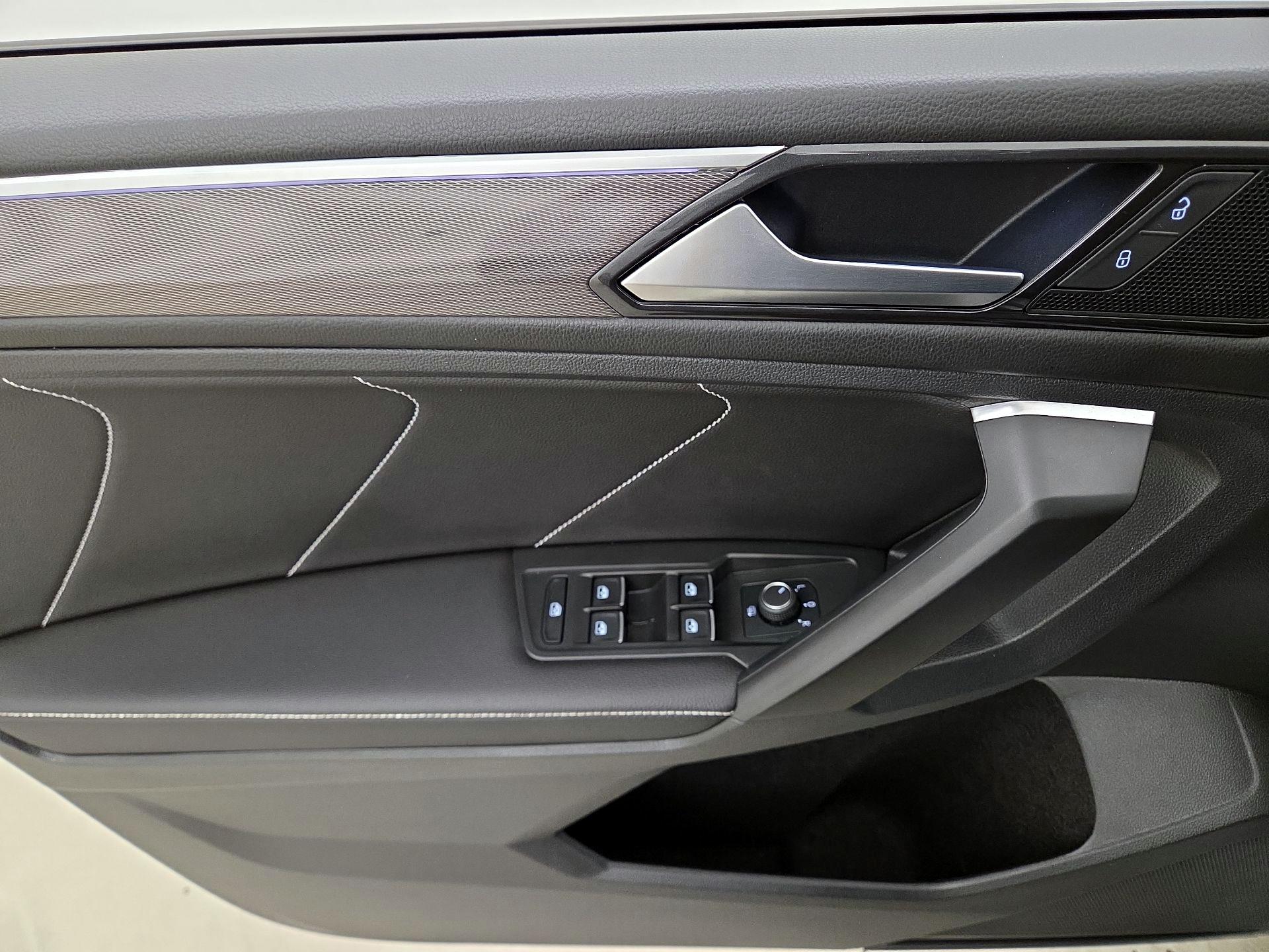 Thumbnail: 2023 Volkswagen Tiguan - 12