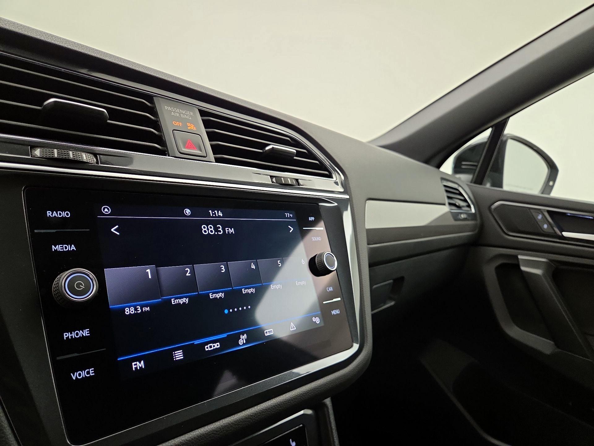 Thumbnail: 2023 Volkswagen Tiguan - 15