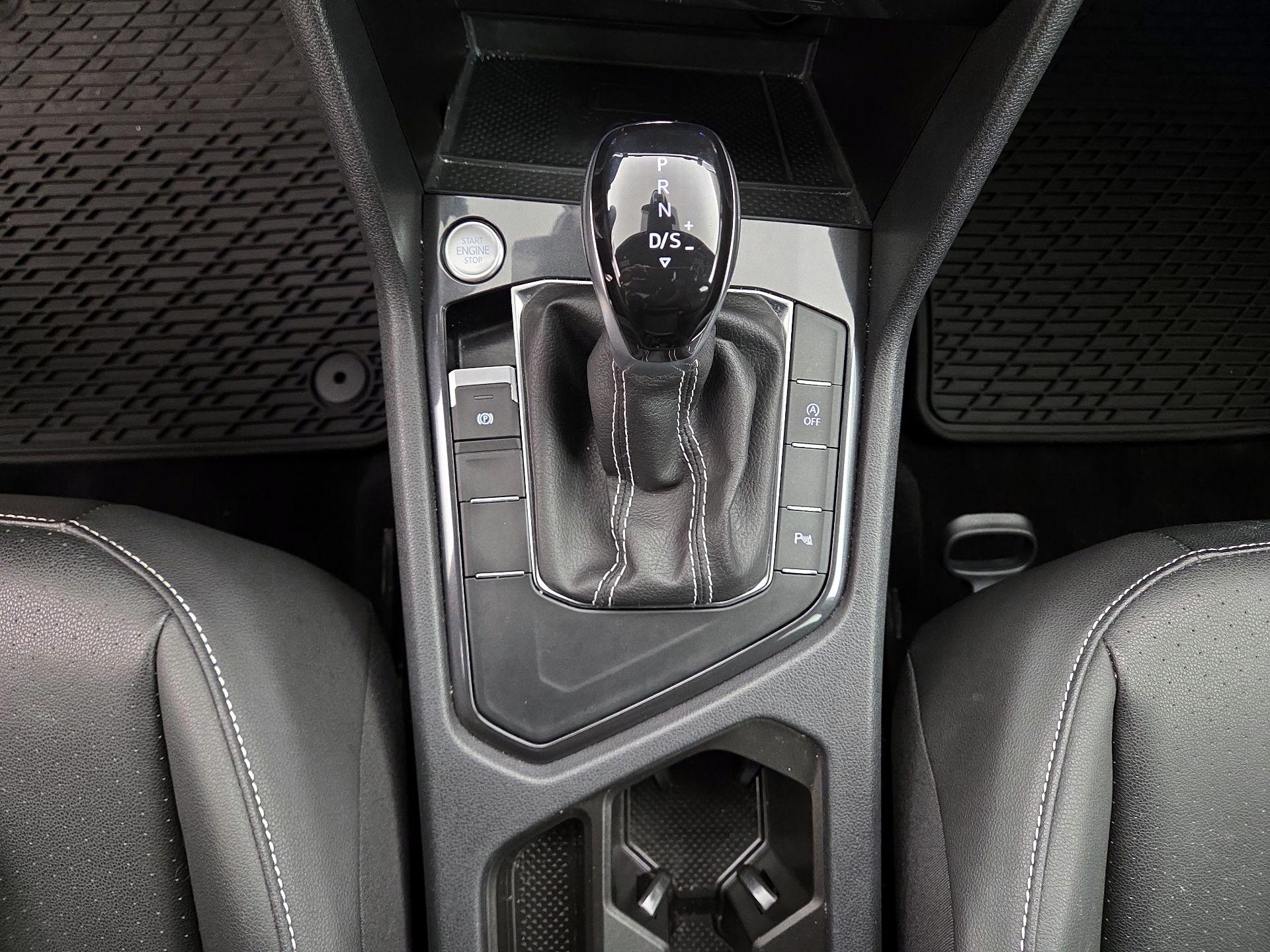 Thumbnail: 2023 Volkswagen Tiguan - 17