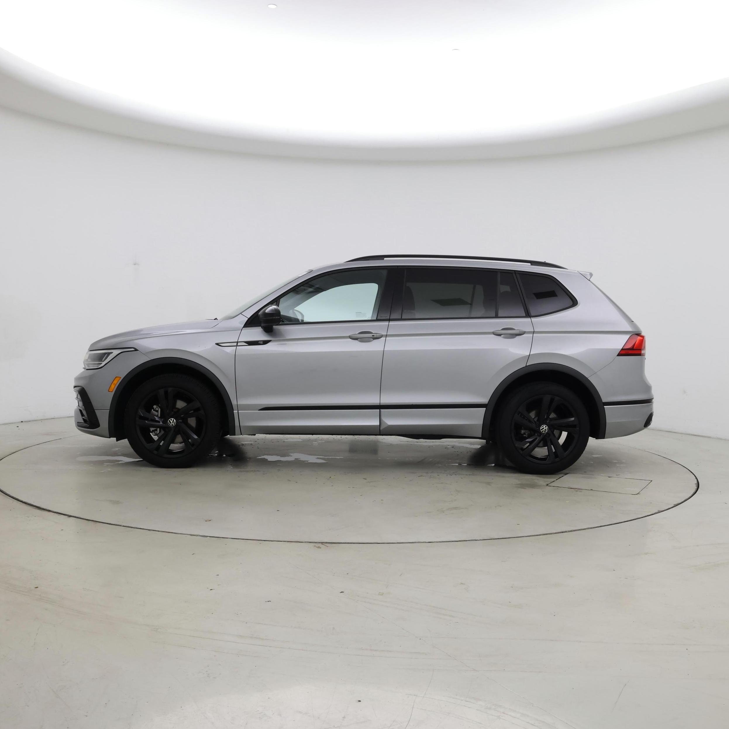 Thumbnail: 2023 Volkswagen Tiguan - 3