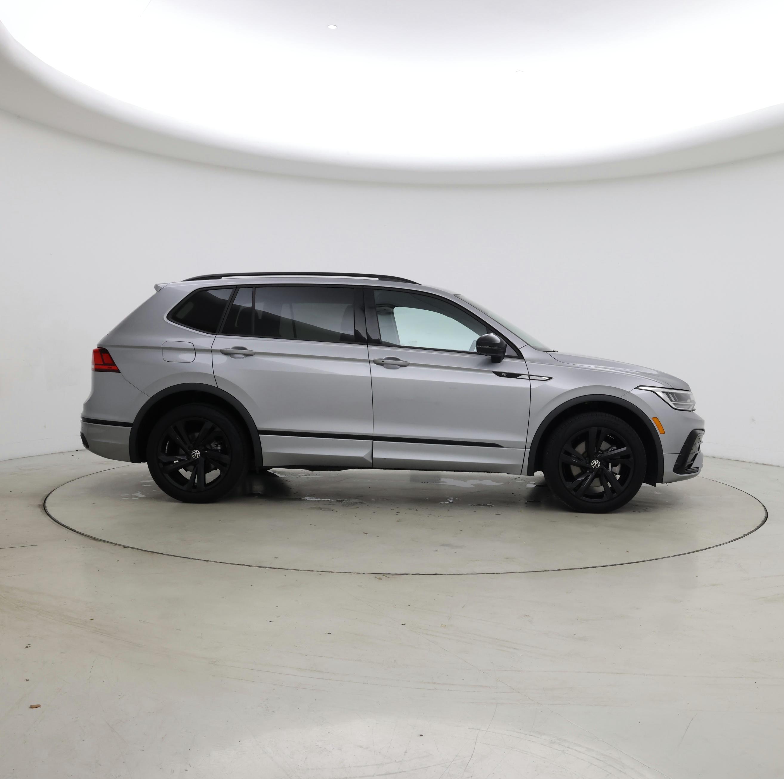 Thumbnail: 2023 Volkswagen Tiguan - 7