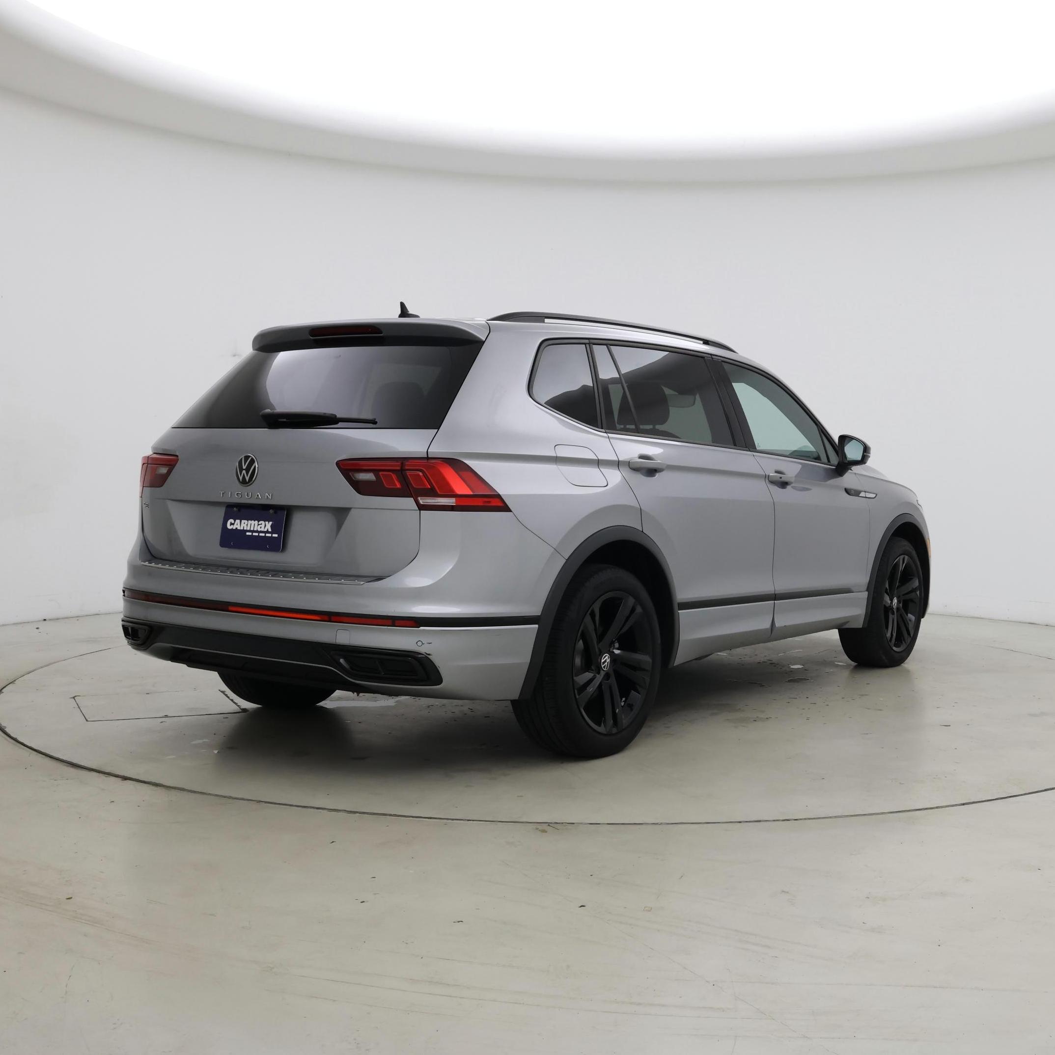 Thumbnail: 2023 Volkswagen Tiguan - 8