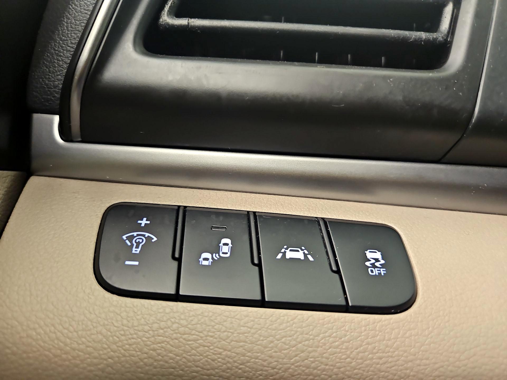 Thumbnail: 2020 Hyundai Elantra - 13
