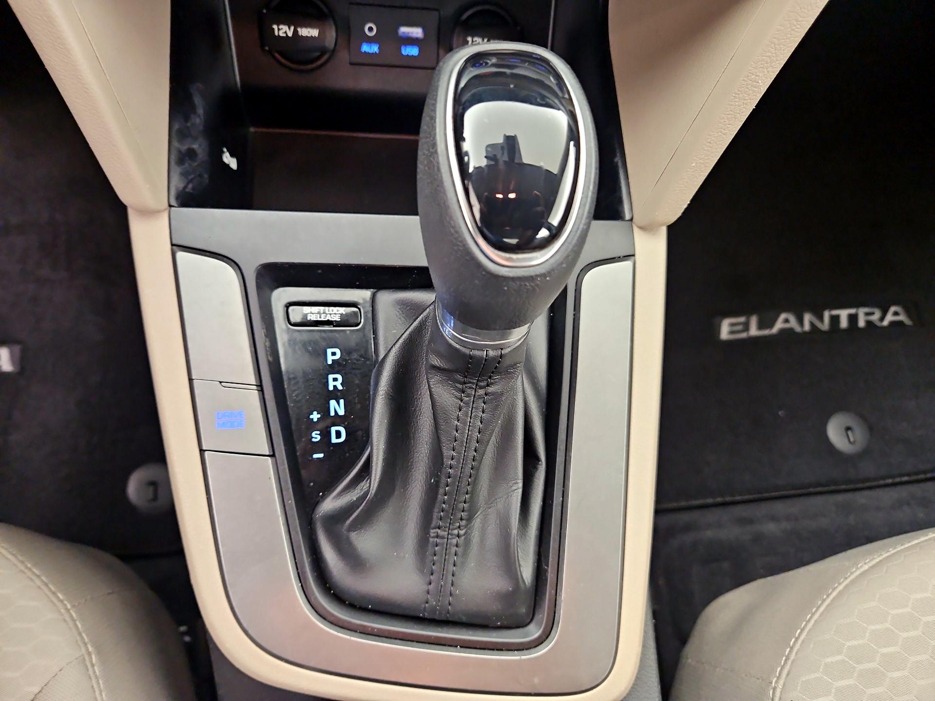 Thumbnail: 2020 Hyundai Elantra - 17