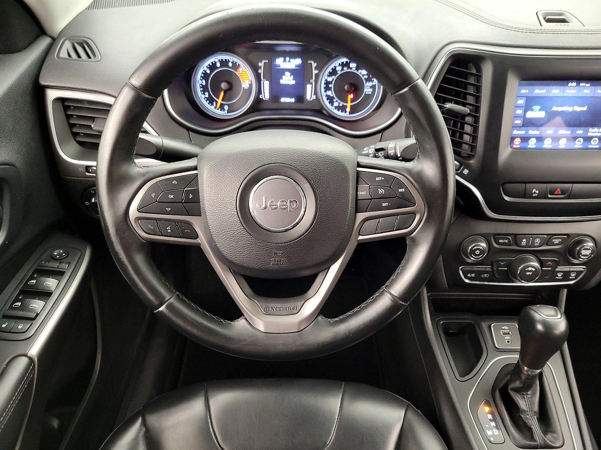 Thumbnail: 2019 Jeep Cherokee - 10