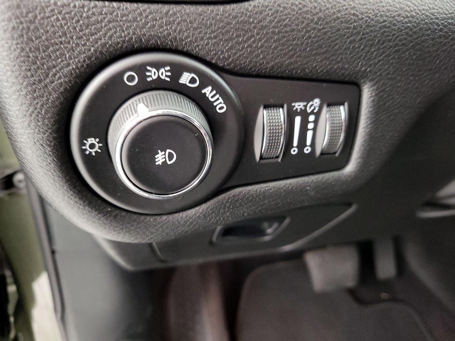Thumbnail: 2019 Jeep Cherokee - 13