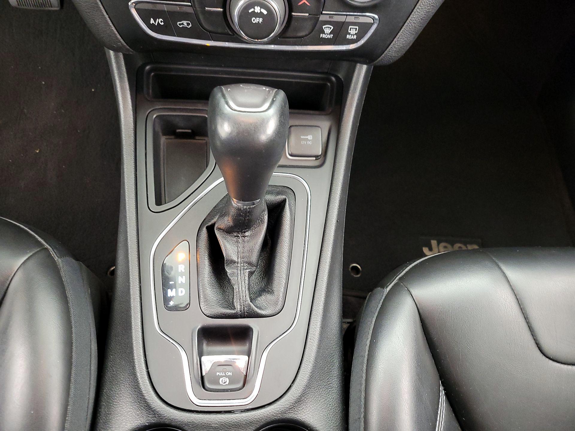 Thumbnail: 2019 Jeep Cherokee - 17