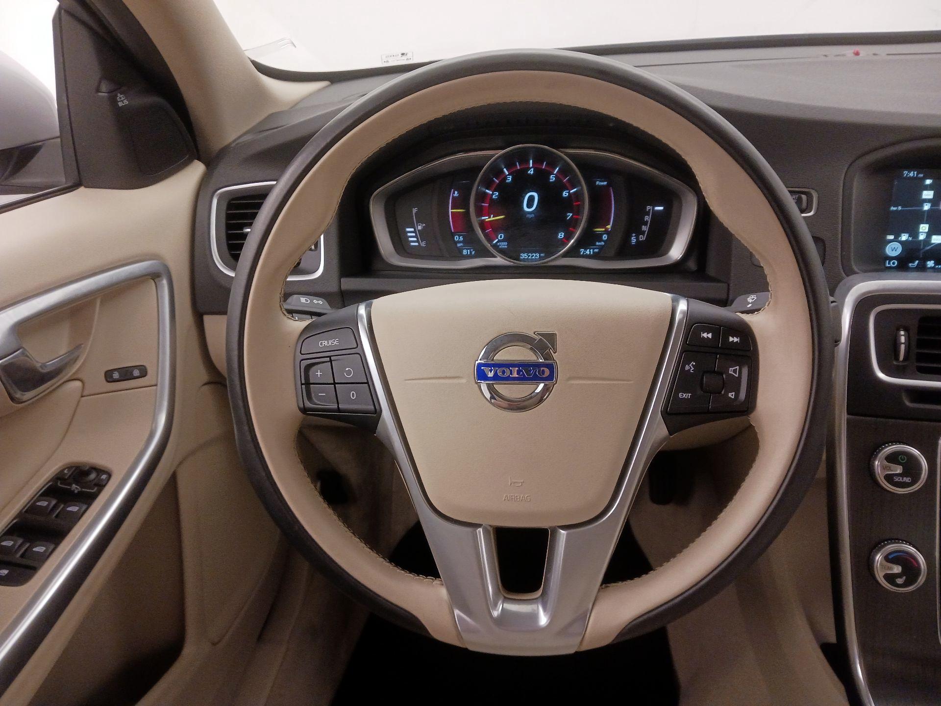 Thumbnail: 2015 Volvo S60 - 10