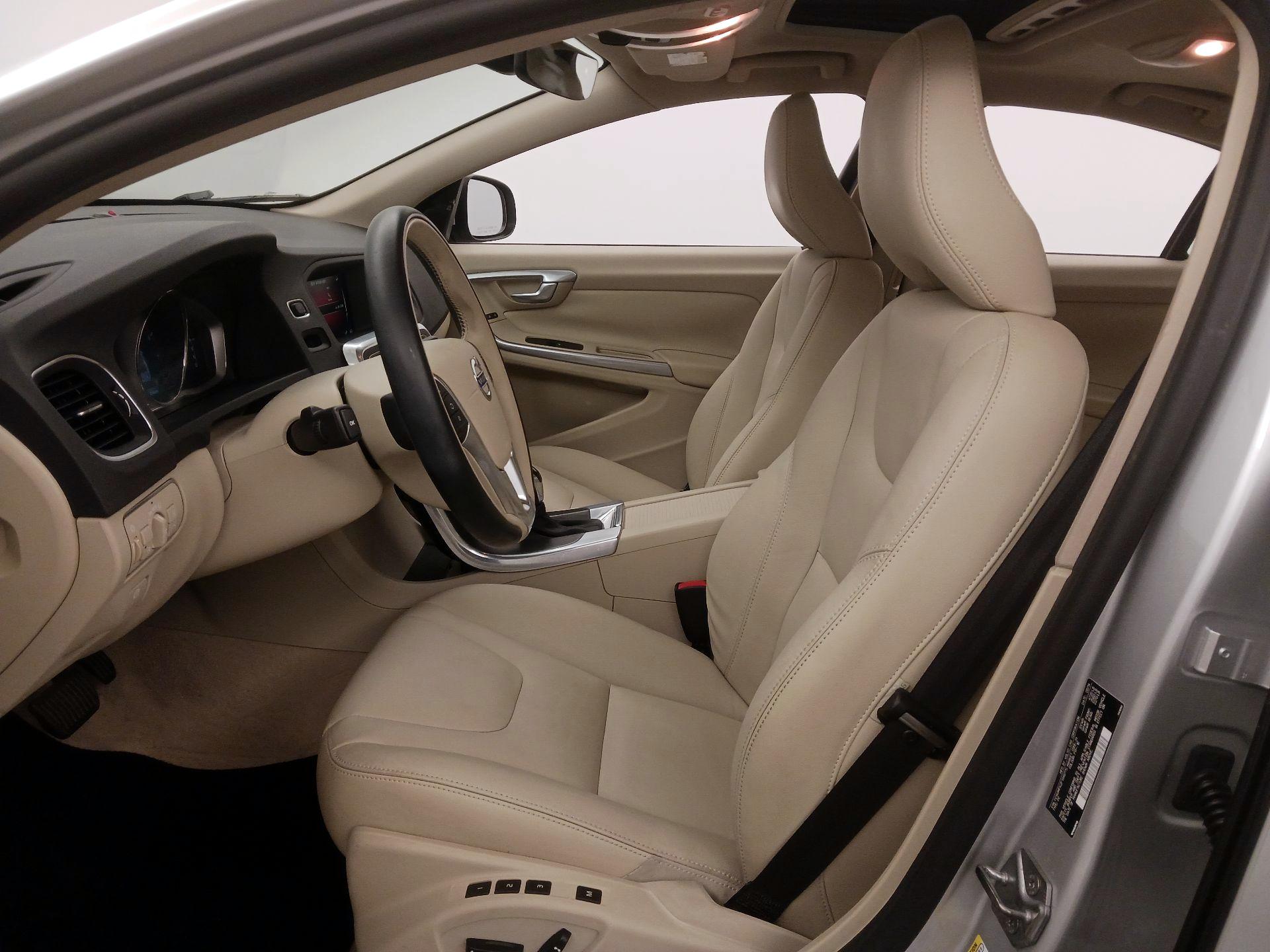 Thumbnail: 2015 Volvo S60 - 11