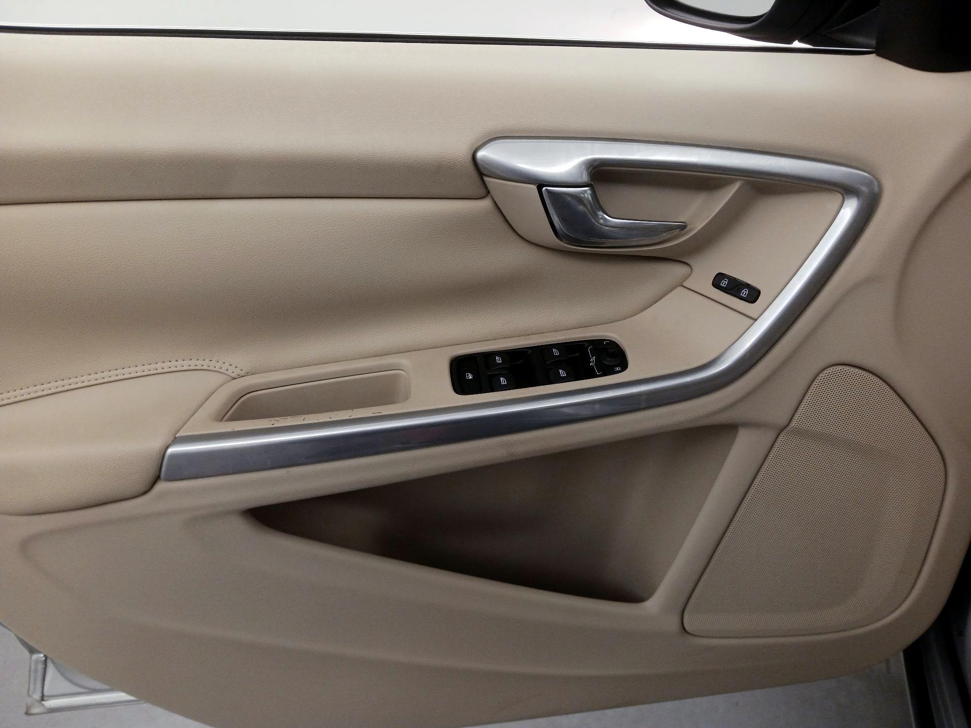 Thumbnail: 2015 Volvo S60 - 12