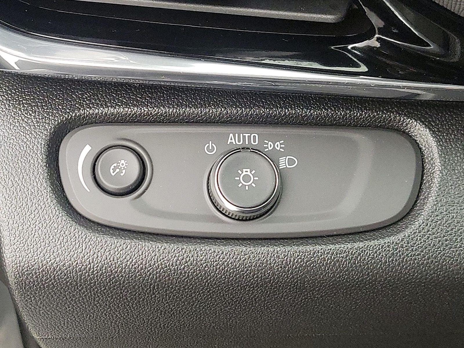 2025 Buick Envista Sport Touring - Photo 14