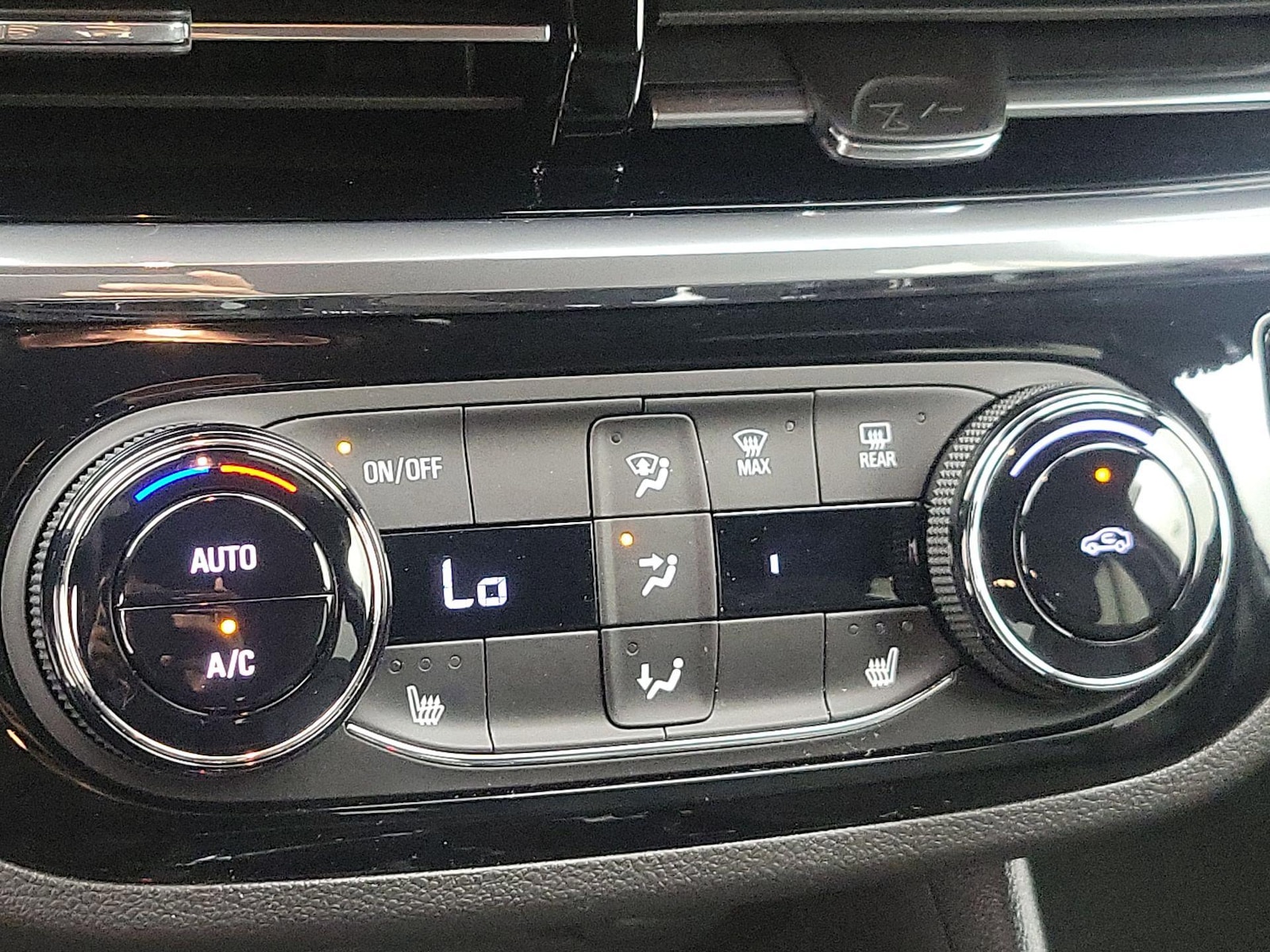 2025 Buick Envista Sport Touring - Photo 17