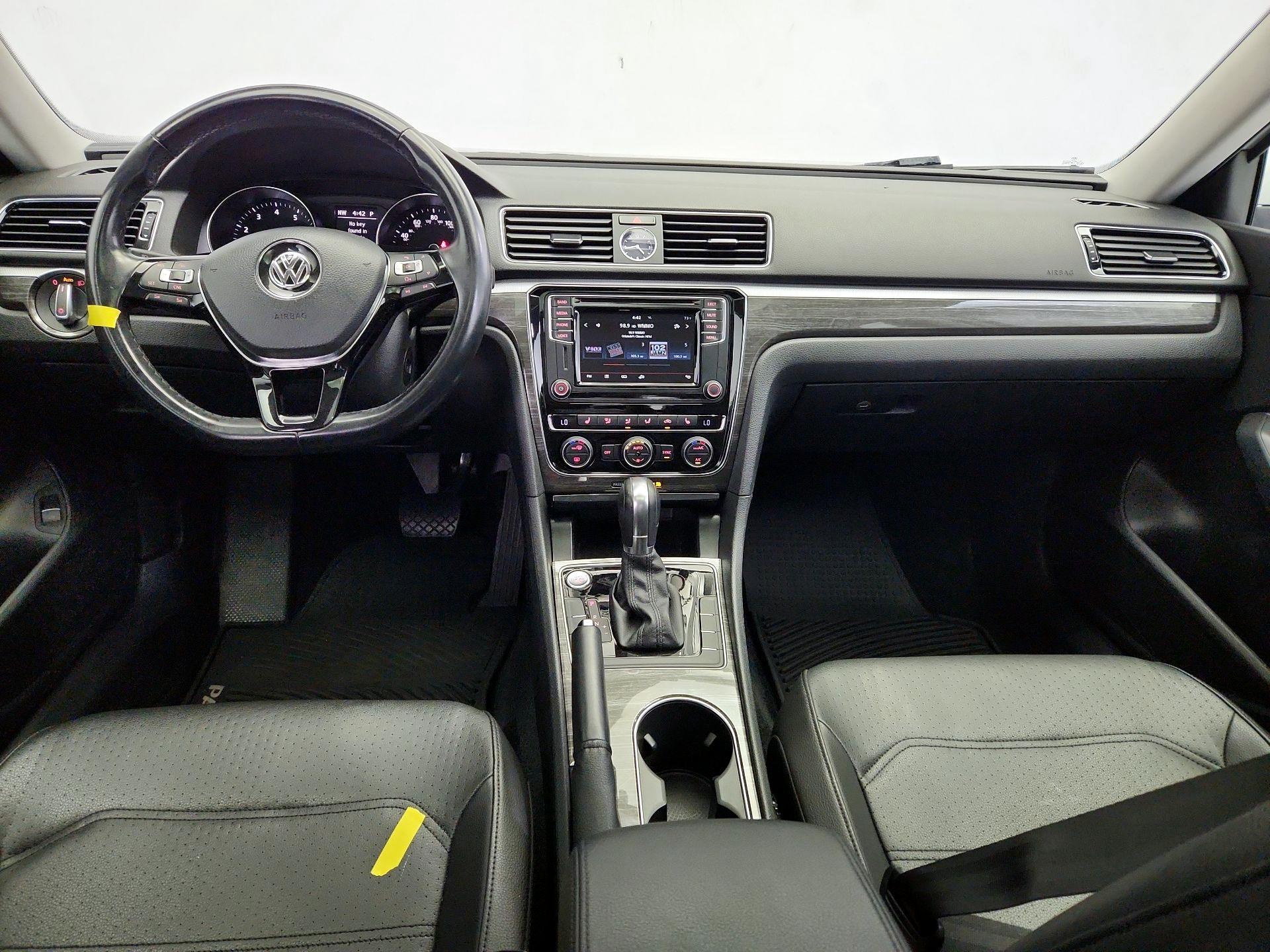 Thumbnail: 2017 Volkswagen Passat - 9