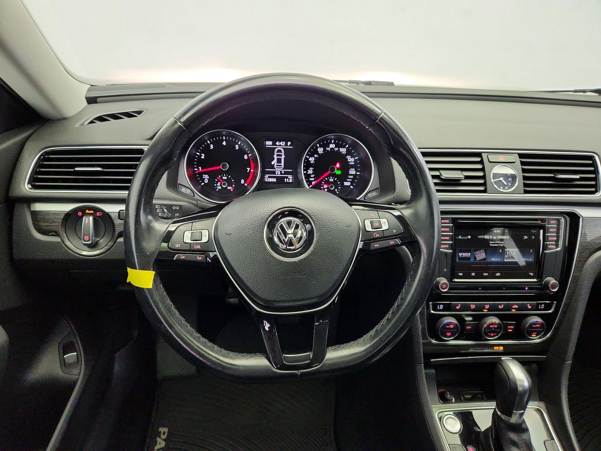 Thumbnail: 2017 Volkswagen Passat - 10