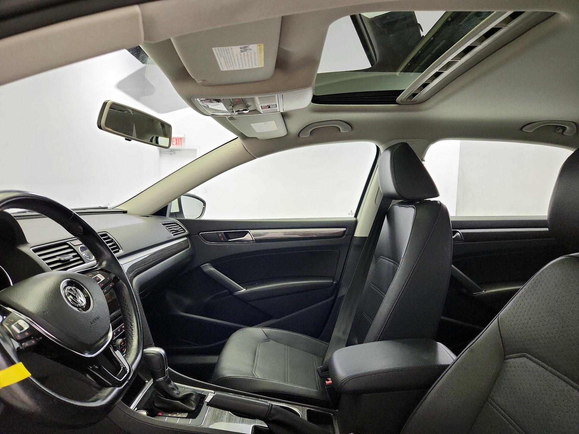 Thumbnail: 2017 Volkswagen Passat - 19