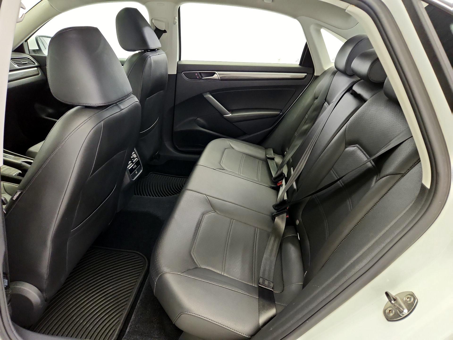 Thumbnail: 2017 Volkswagen Passat - 20
