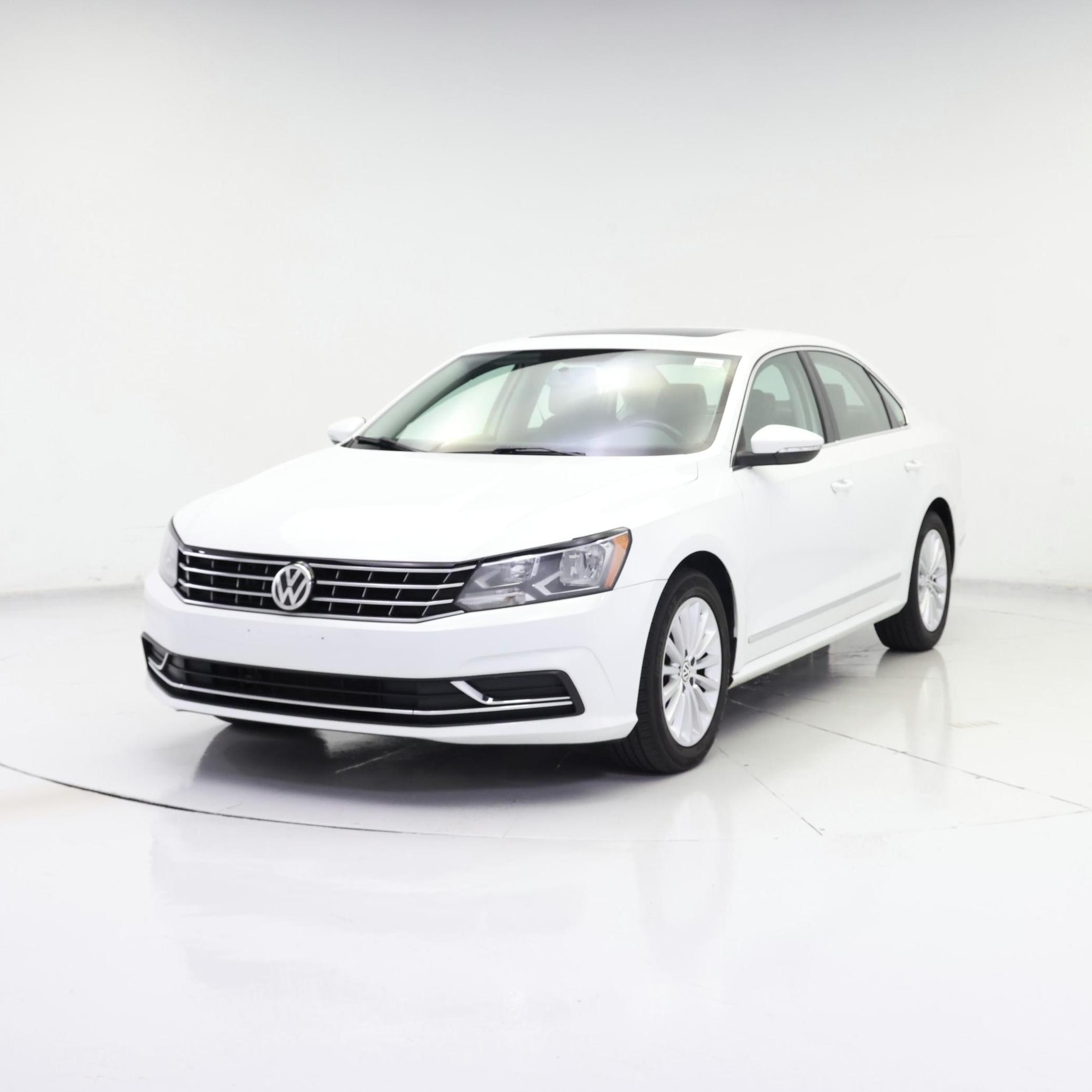 Thumbnail: 2017 Volkswagen Passat - 4
