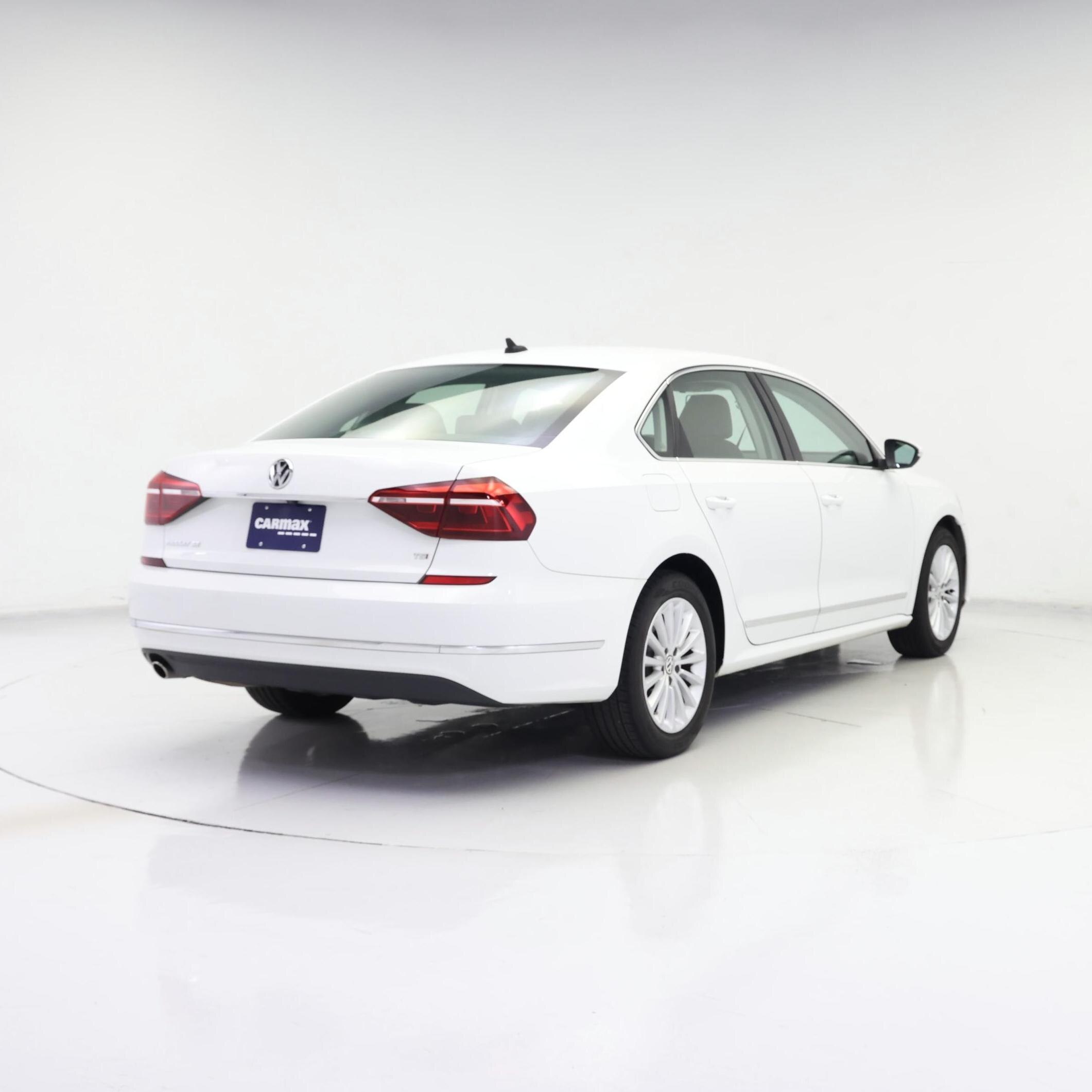 Thumbnail: 2017 Volkswagen Passat - 8