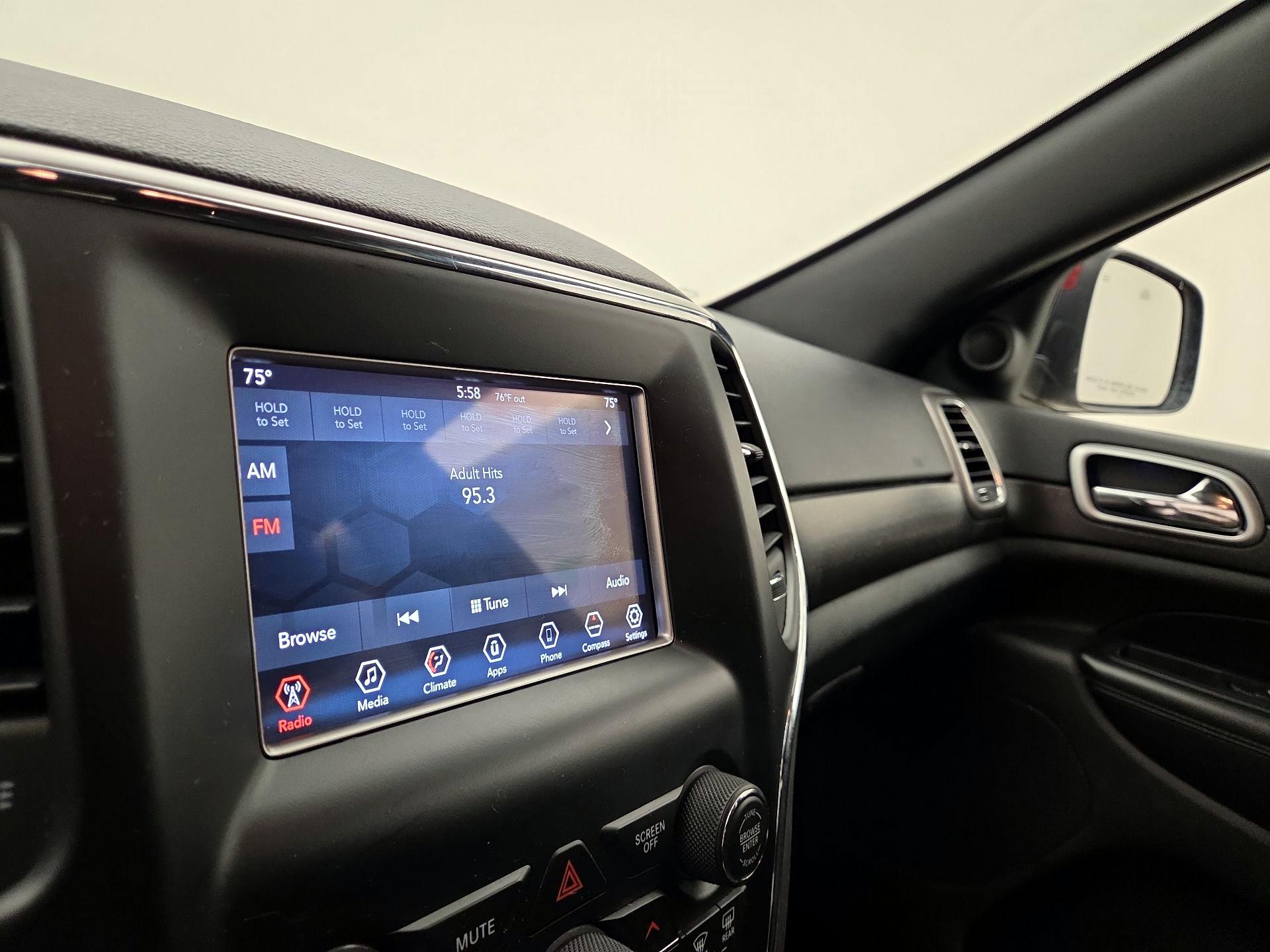 Thumbnail: 2018 Jeep Grand Cherokee - 15