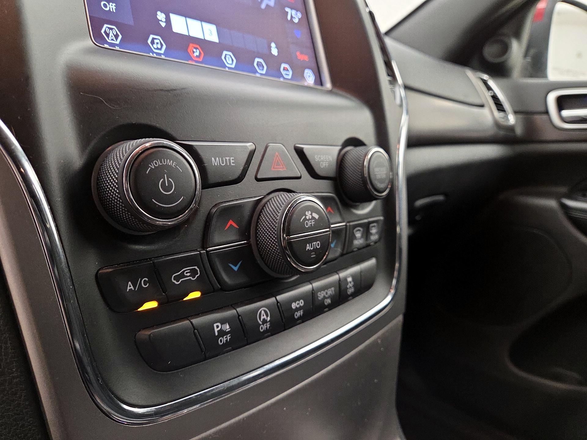 Thumbnail: 2018 Jeep Grand Cherokee - 16