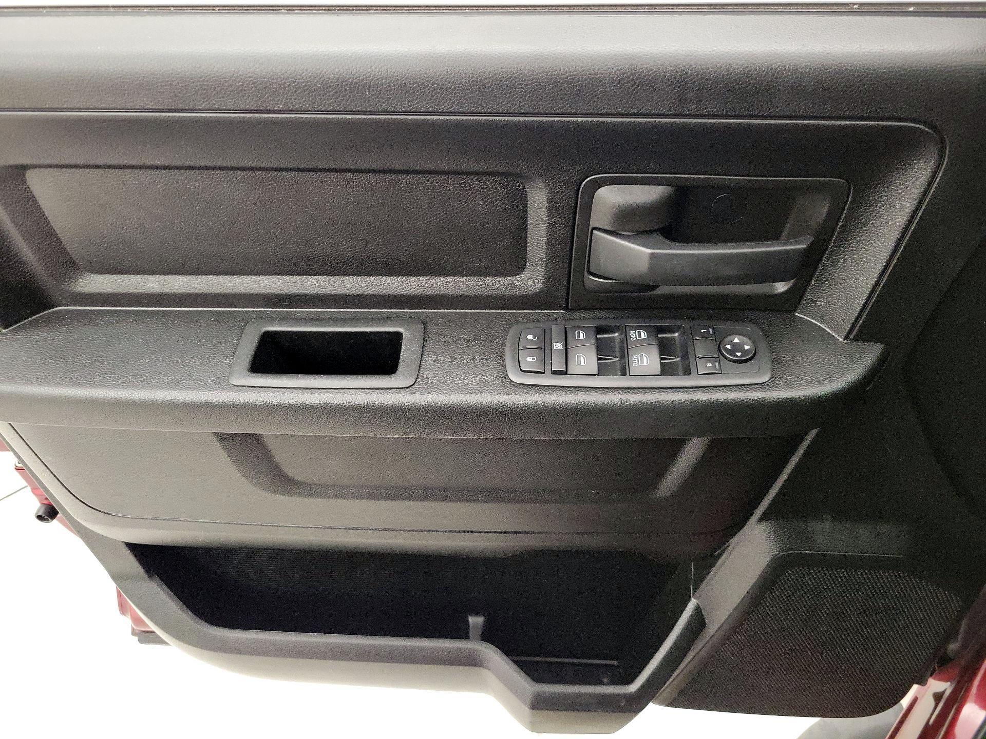 Thumbnail: 2020 RAM 1500 Classic - 12