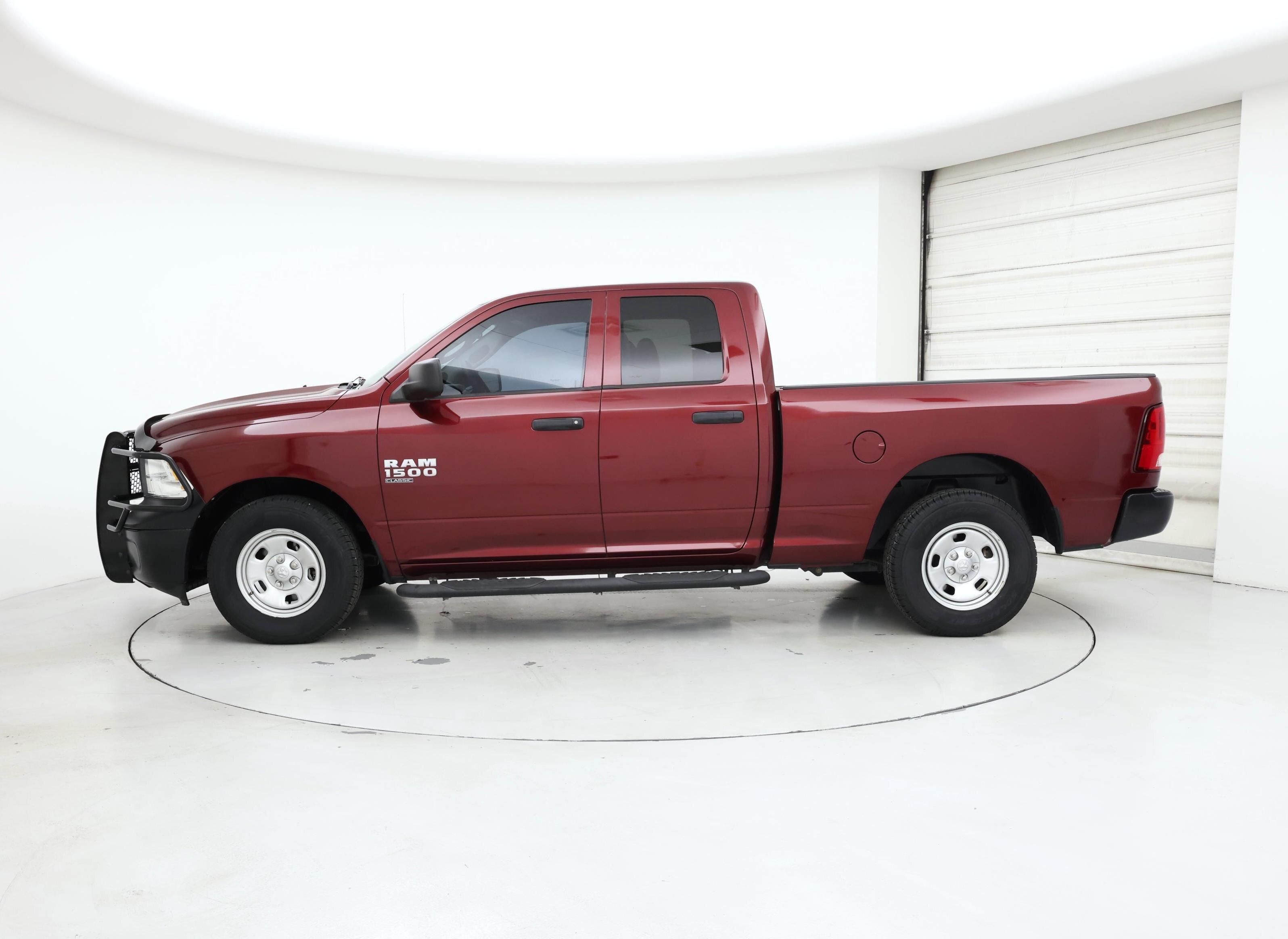 Thumbnail: 2020 RAM 1500 Classic - 3