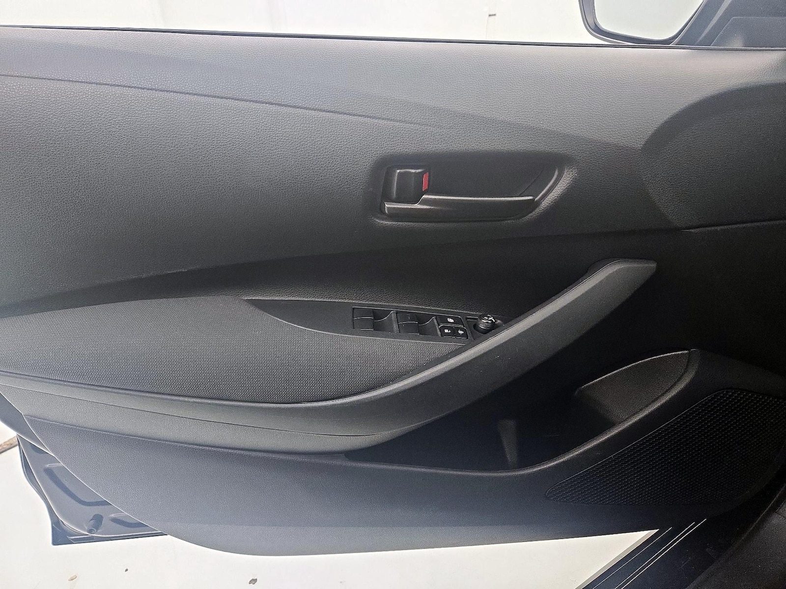 2024 Toyota Corolla LE - Photo 13