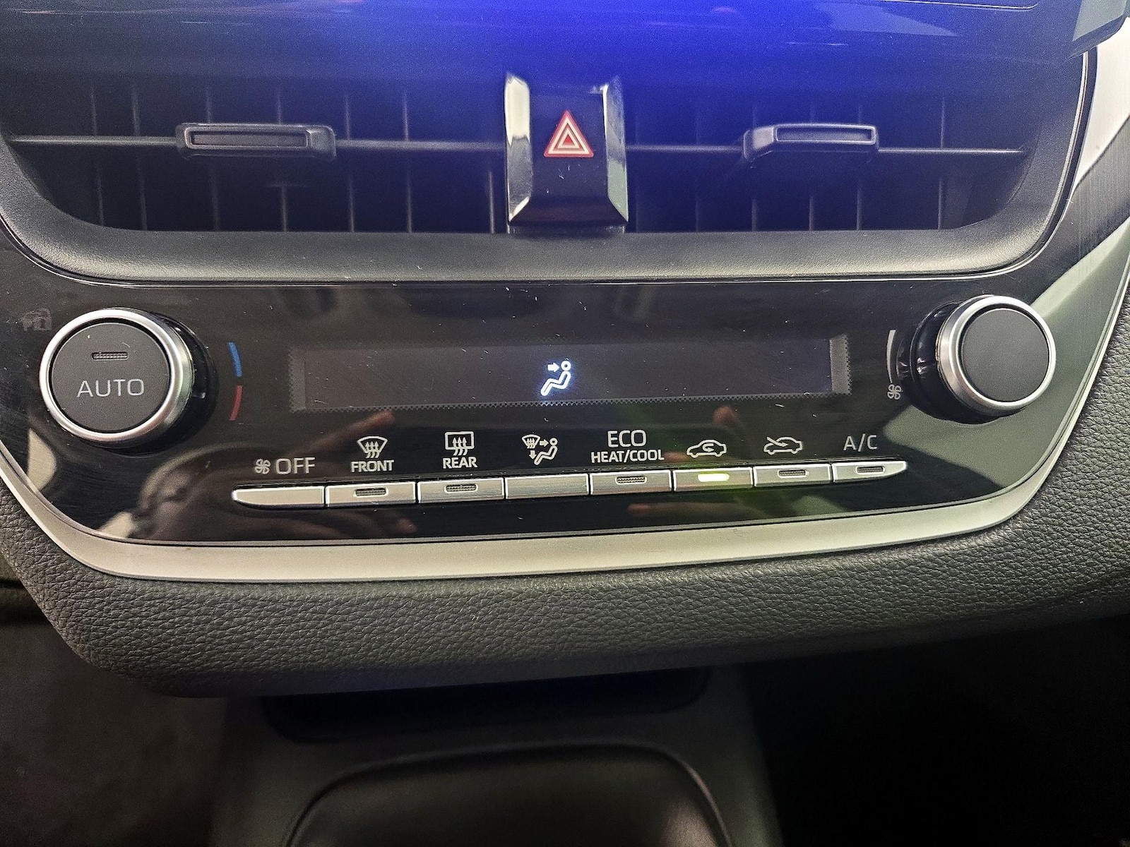 2024 Toyota Corolla LE - Photo 17