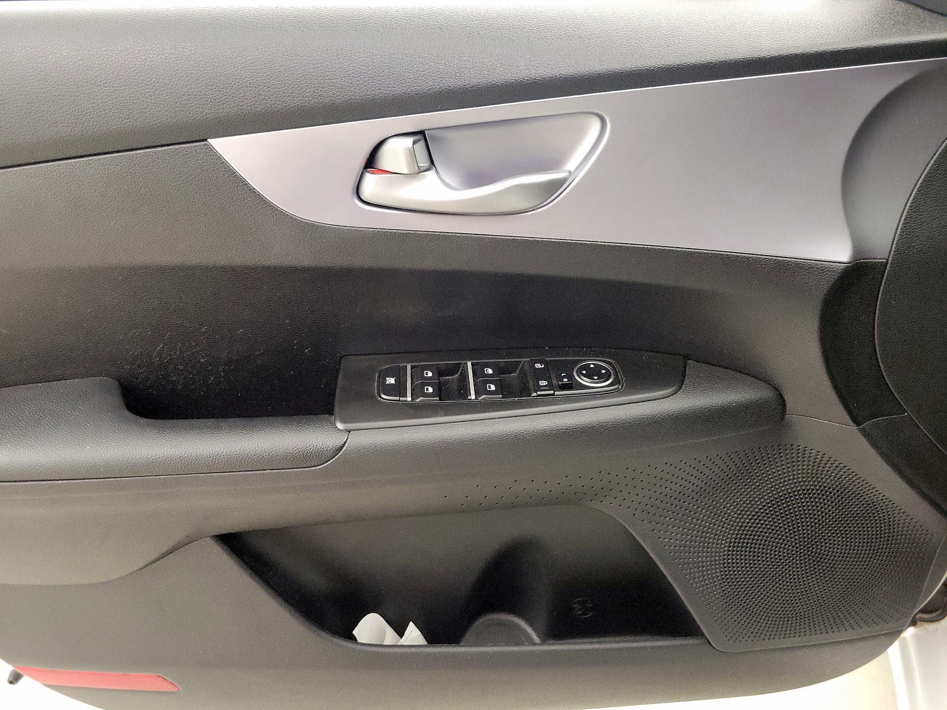 Thumbnail: 2022 Kia Forte - 12