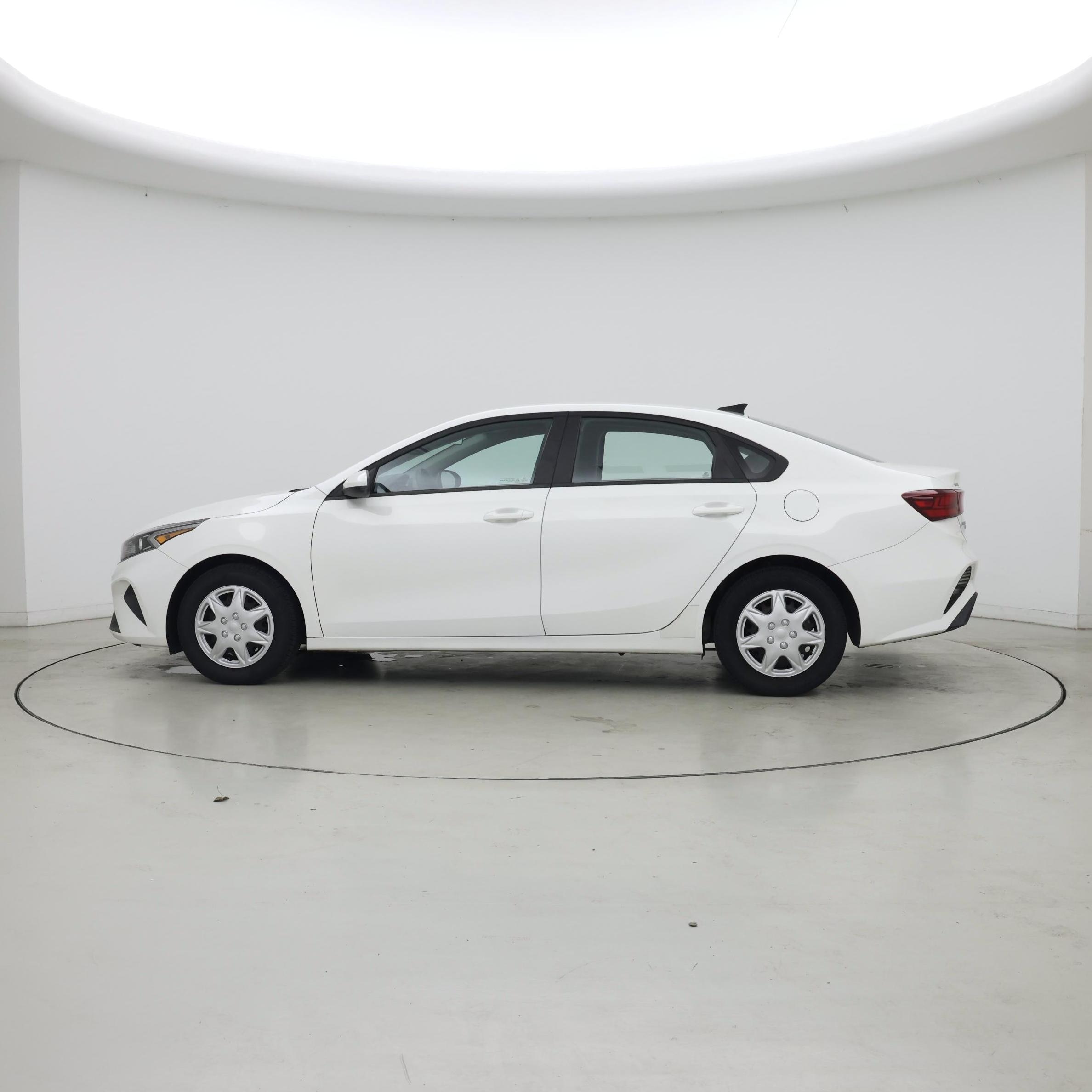 Thumbnail: 2022 Kia Forte - 3