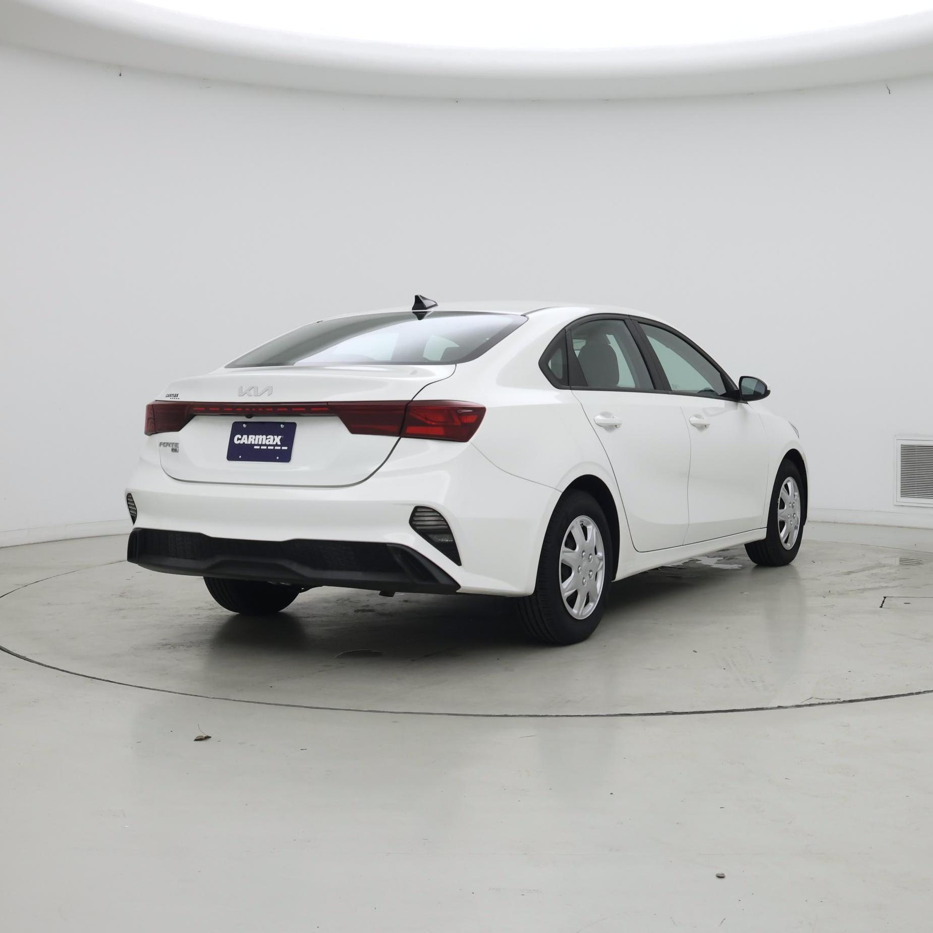 Thumbnail: 2022 Kia Forte - 8