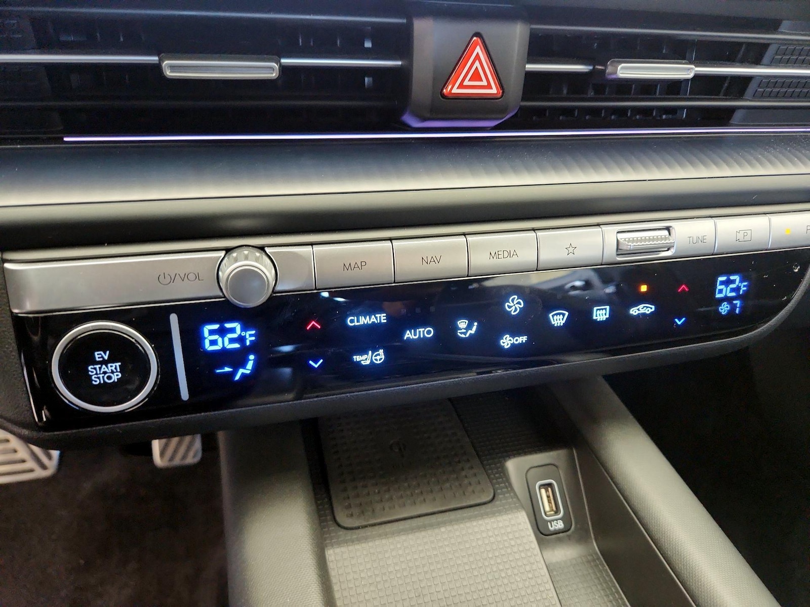 2024 Hyundai IONIQ 6 Limited - Photo 18