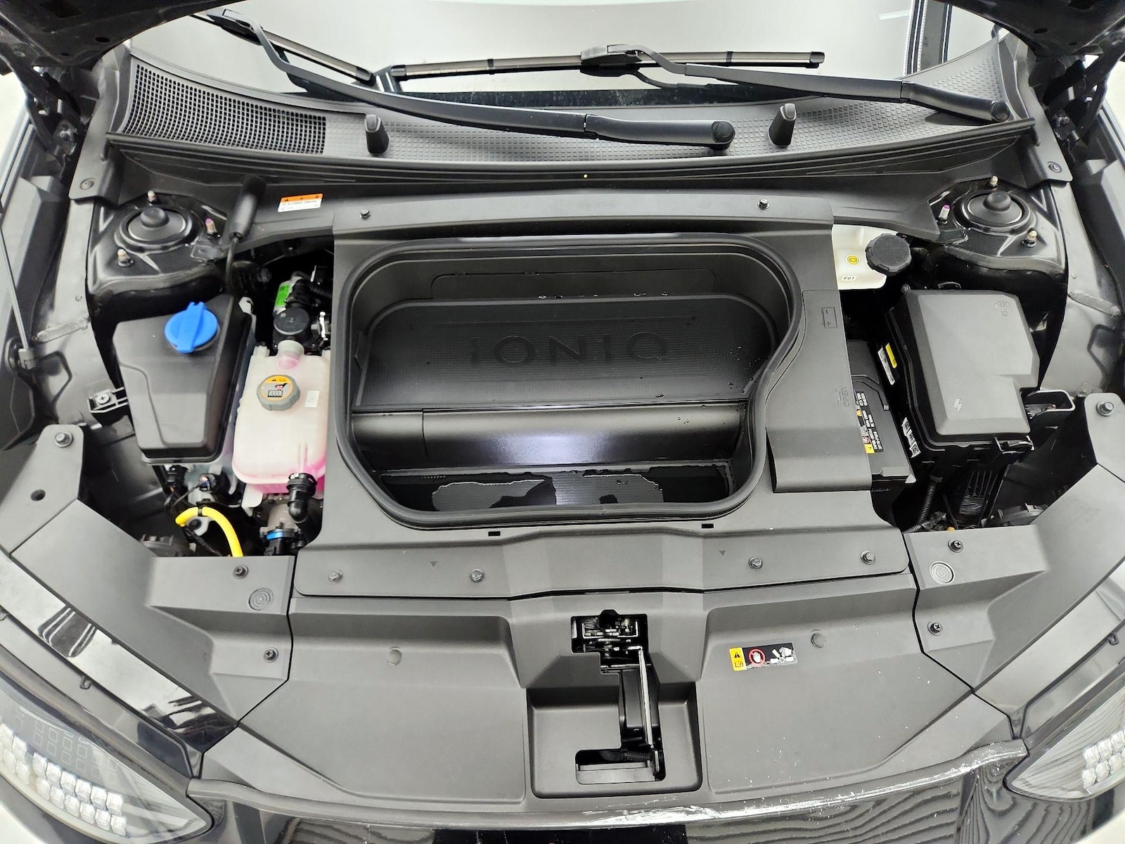 2024 Hyundai IONIQ 6 Limited - Photo 24