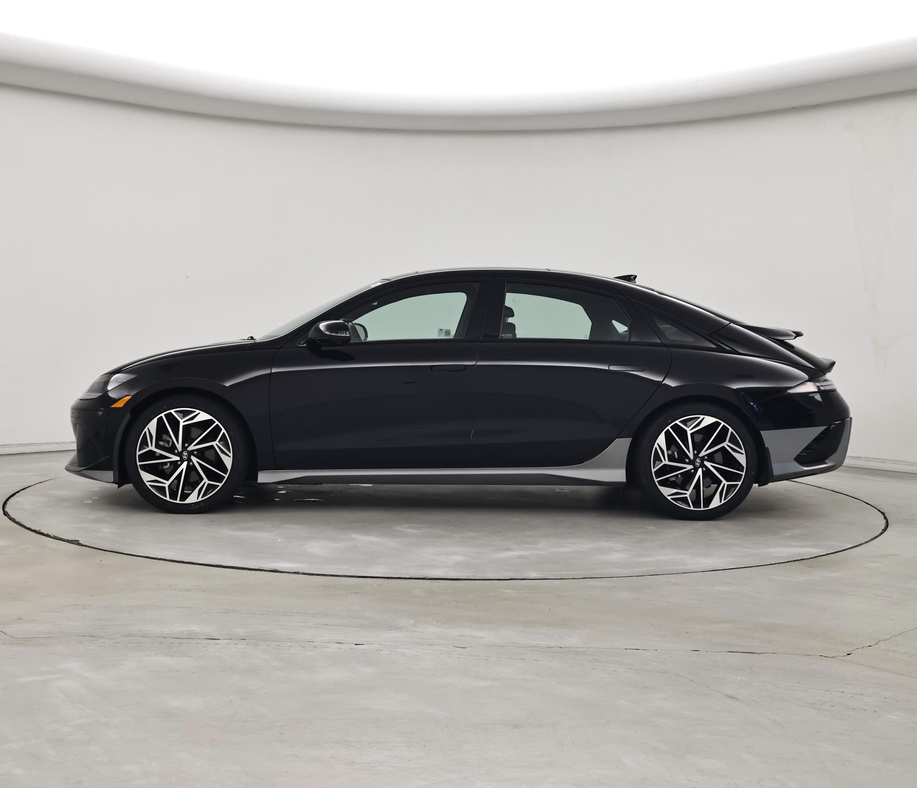 Thumbnail: 2024 Hyundai Ioniq 6 - 3