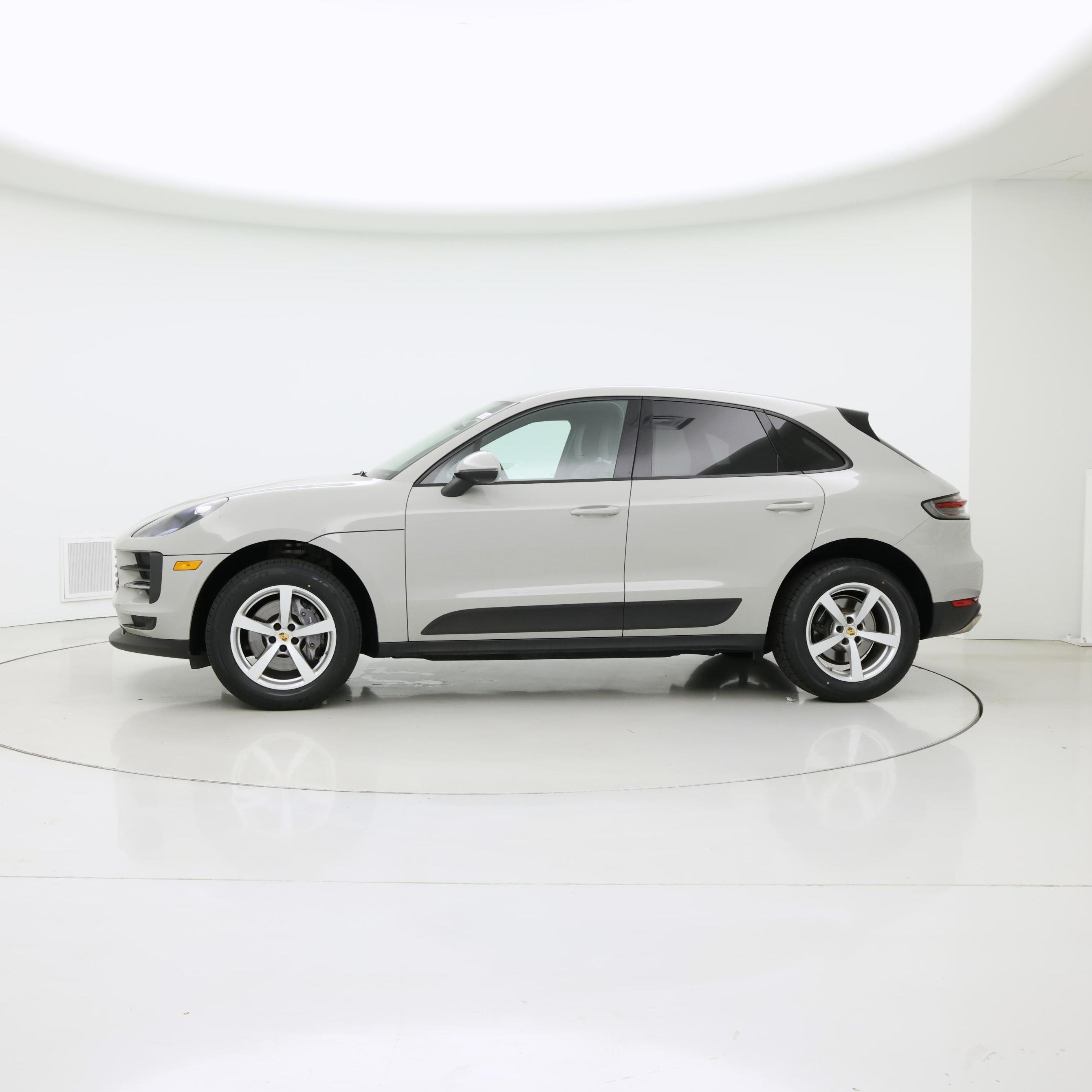Thumbnail: 2021 Porsche Macan - 3