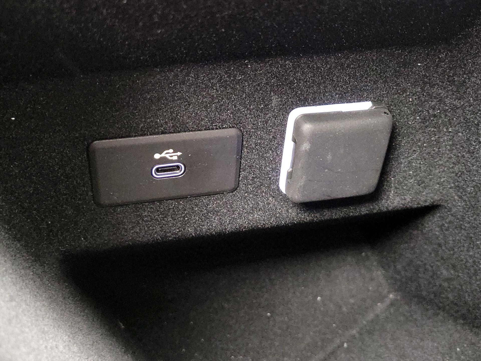 Thumbnail: 2024 Cadillac Lyriq - 19