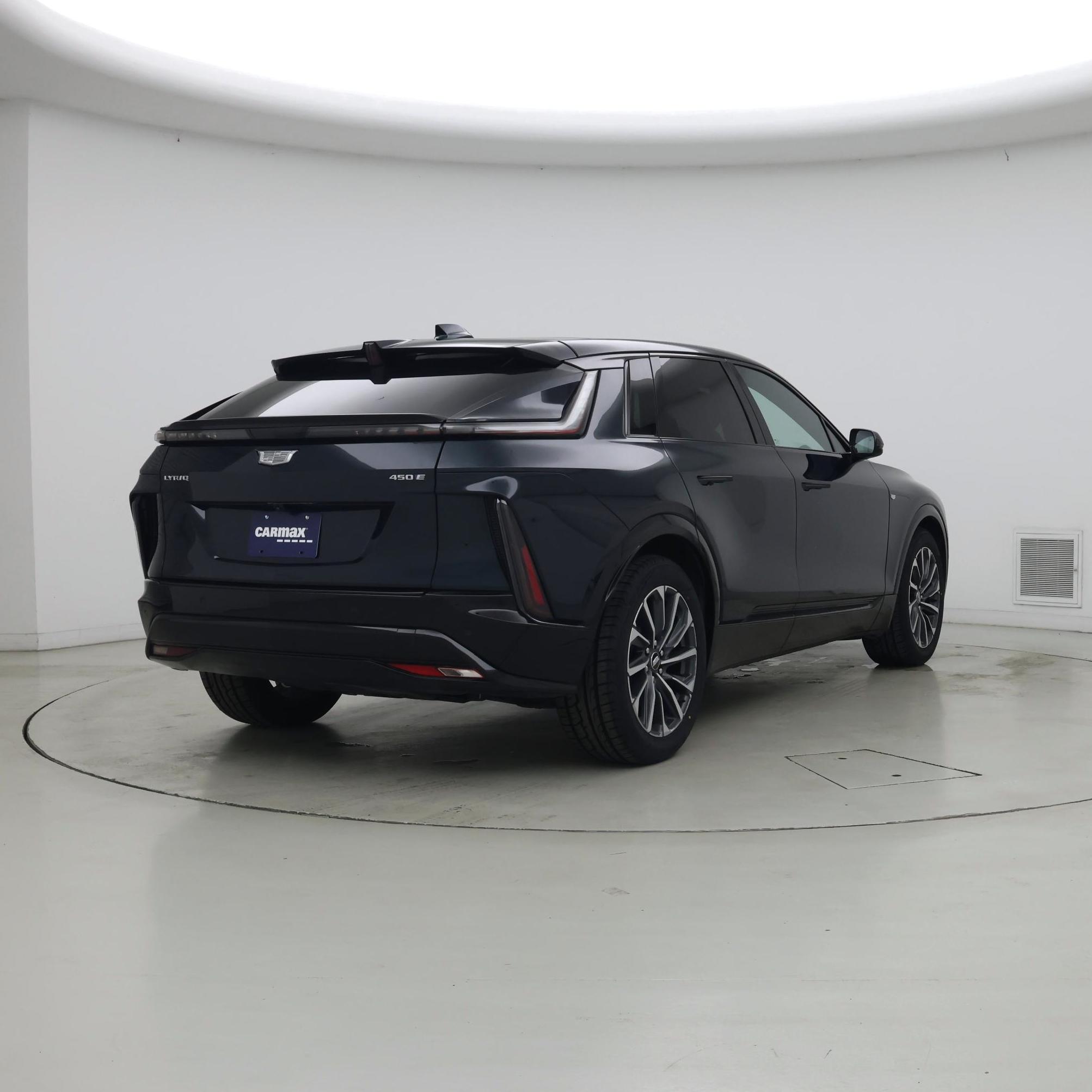 Thumbnail: 2024 Cadillac Lyriq - 8
