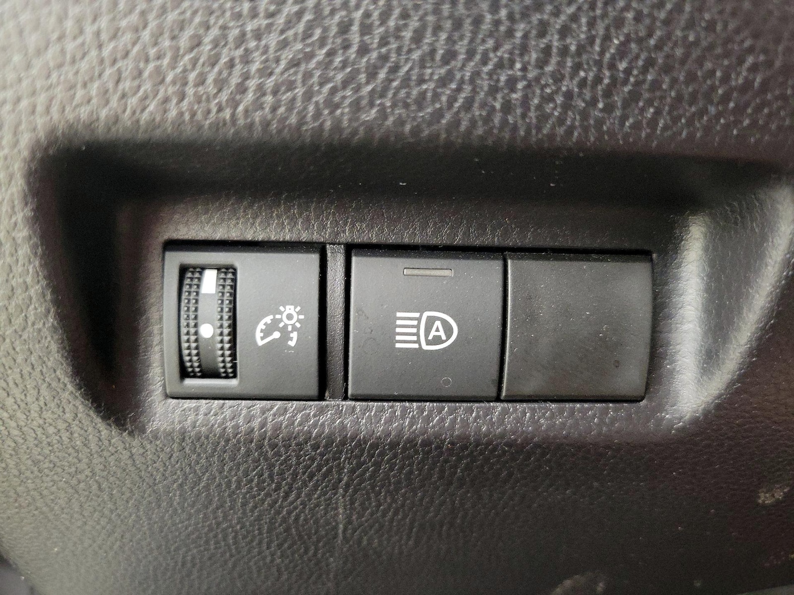 2025 Toyota RAV4 LE - Photo 14