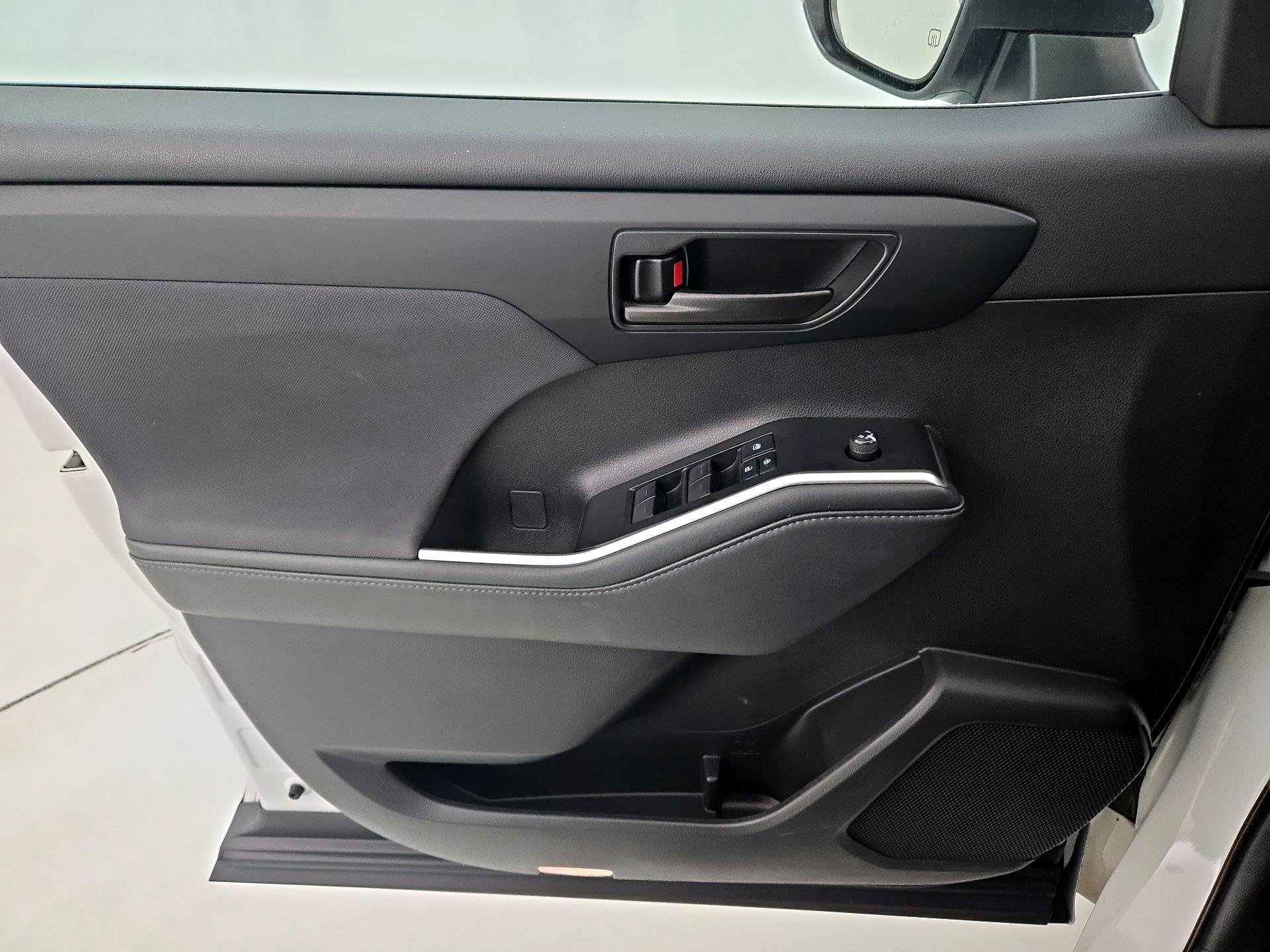 Thumbnail: 2021 Toyota Highlander - 12