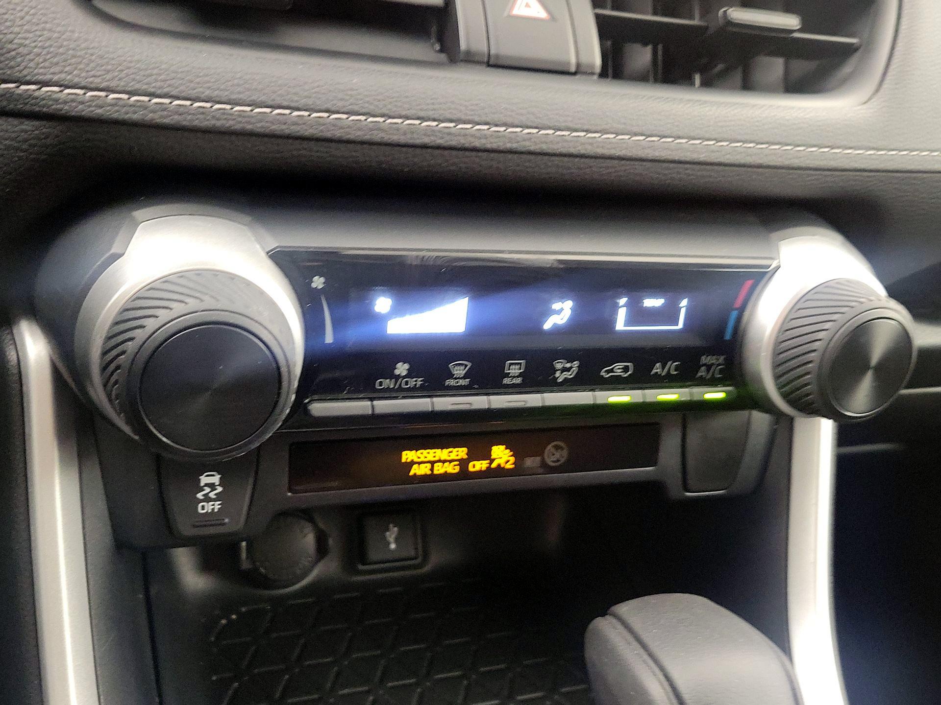 Thumbnail: 2020 Toyota RAV4 - 16