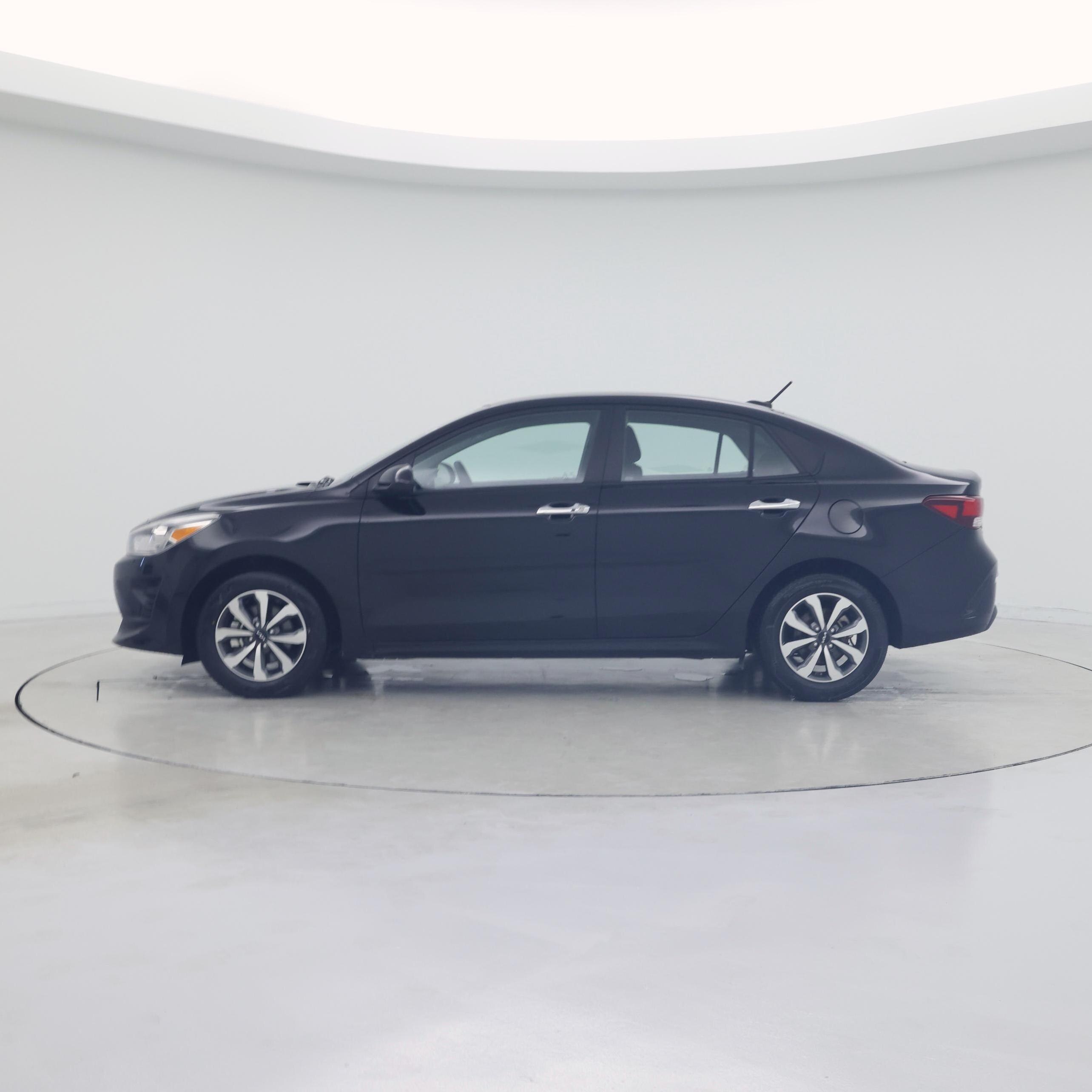 Thumbnail: 2023 Kia Rio - 3
