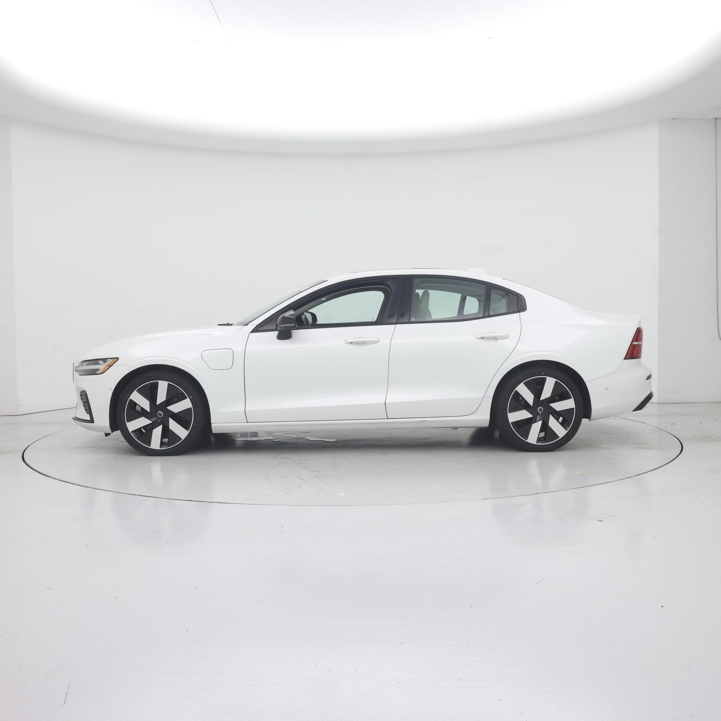 Thumbnail: 2024 Volvo S60 - 3
