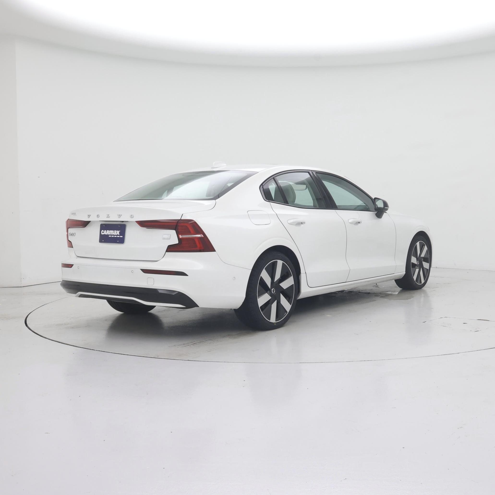 Thumbnail: 2024 Volvo S60 - 8