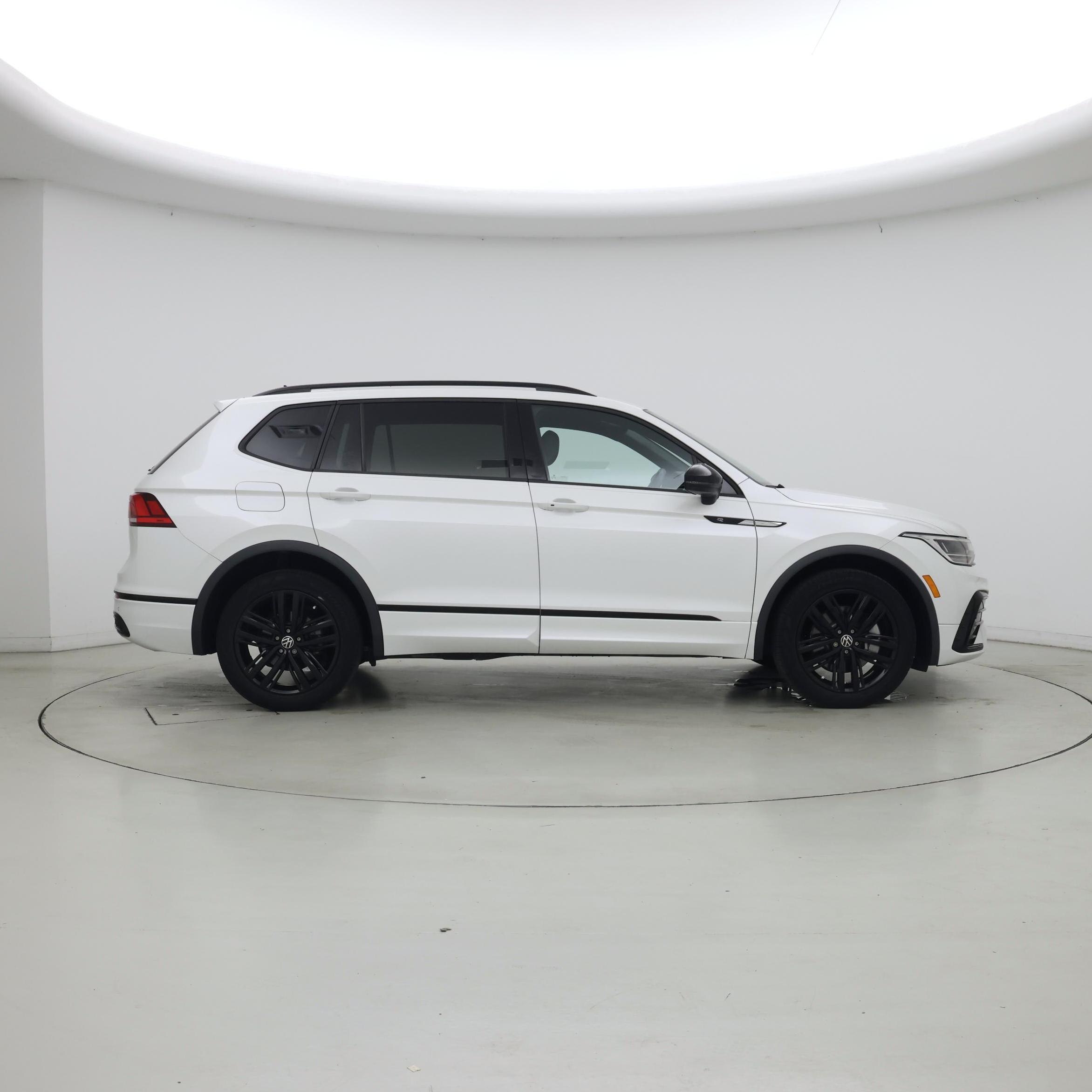 Thumbnail: 2022 Volkswagen Tiguan - 7