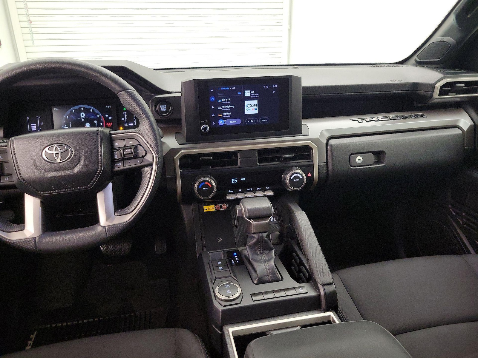 2024 Toyota Tacoma SR5 - Photo 10