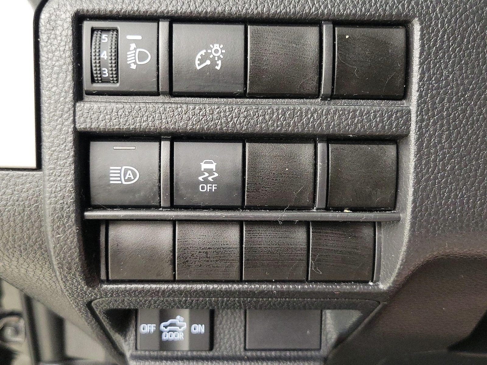 2024 Toyota Tacoma SR5 - Photo 14