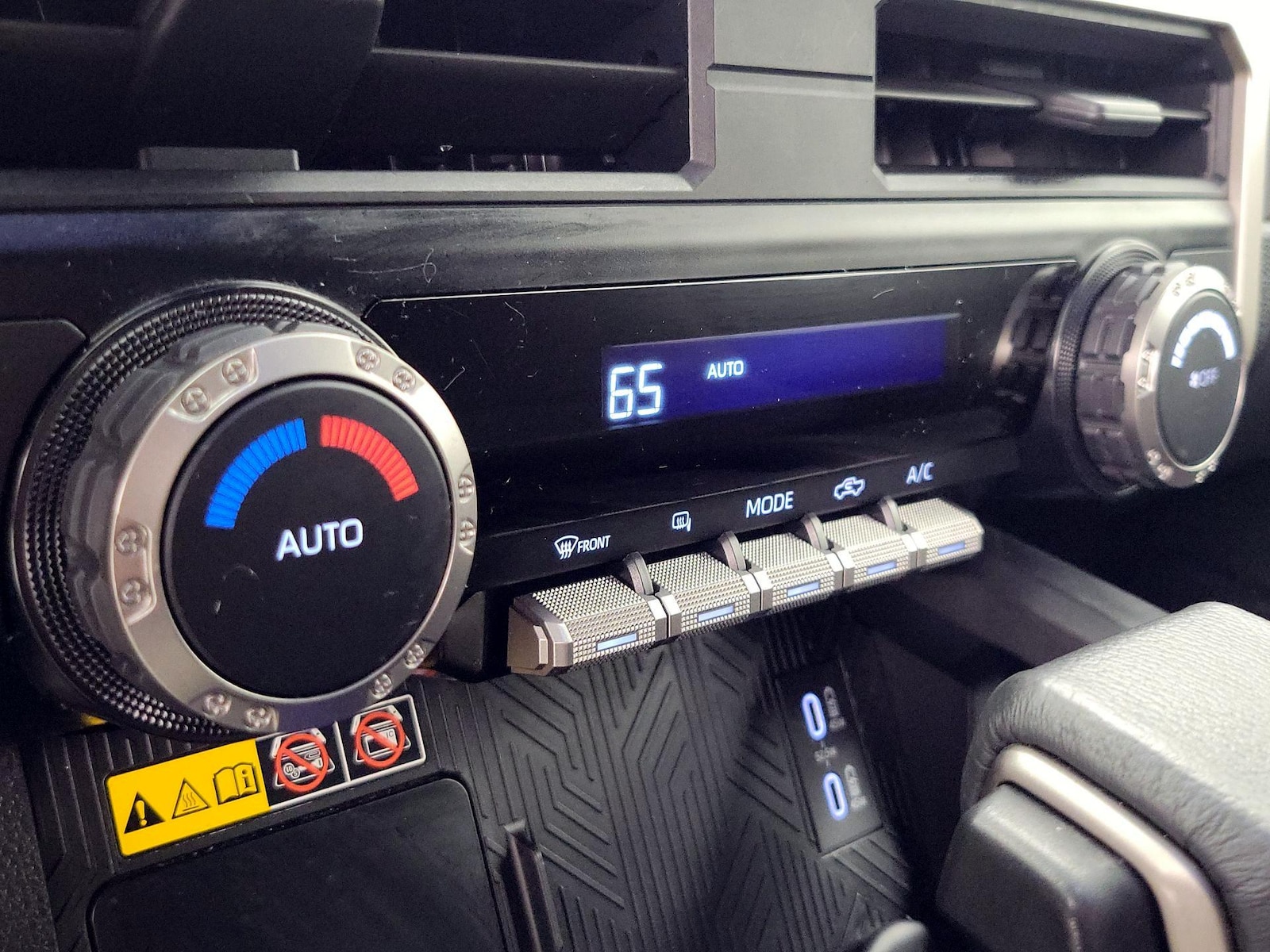 2024 Toyota Tacoma SR5 - Photo 17