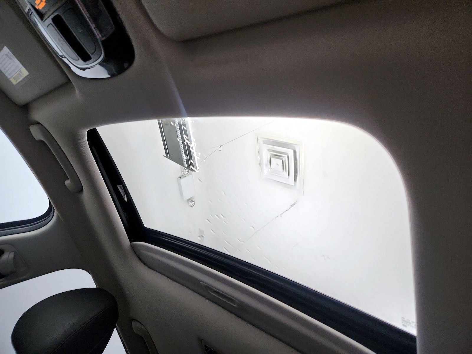 Sunroof(s) & Overhead Airbags