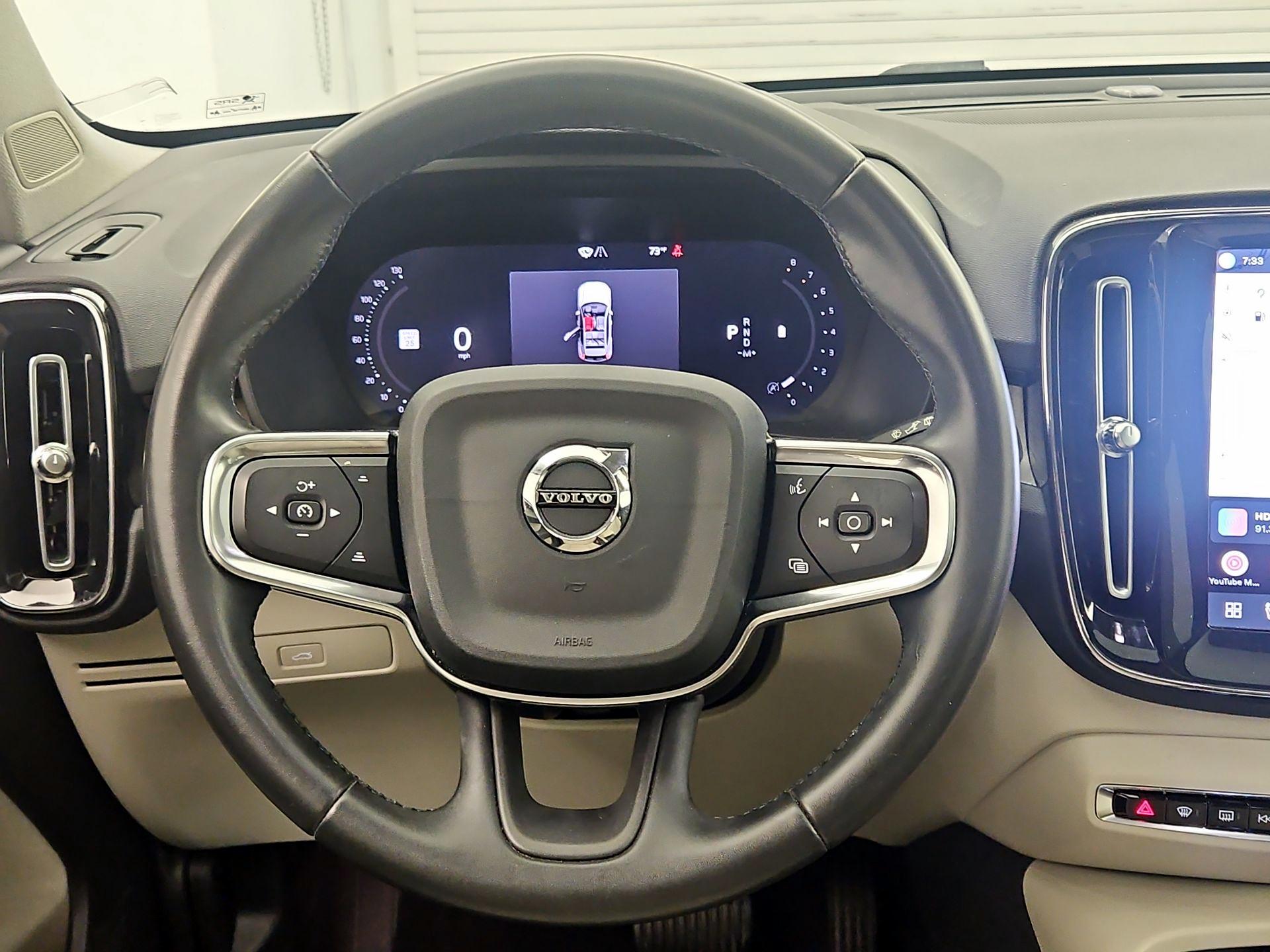Thumbnail: 2023 Volvo XC40 - 10