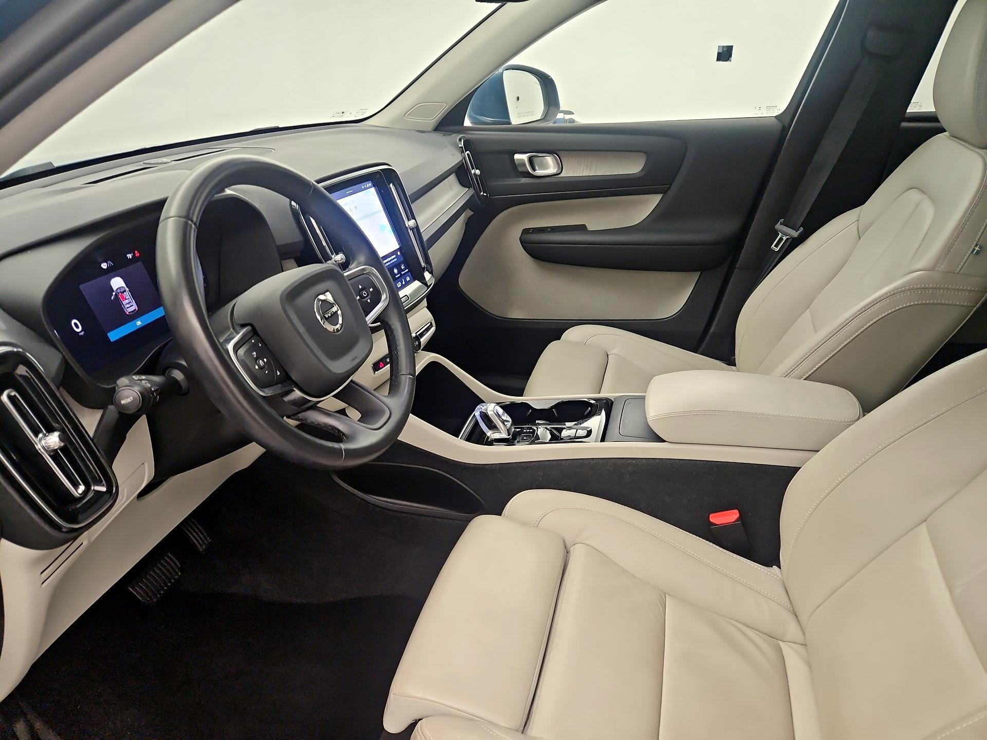 Thumbnail: 2023 Volvo XC40 - 11